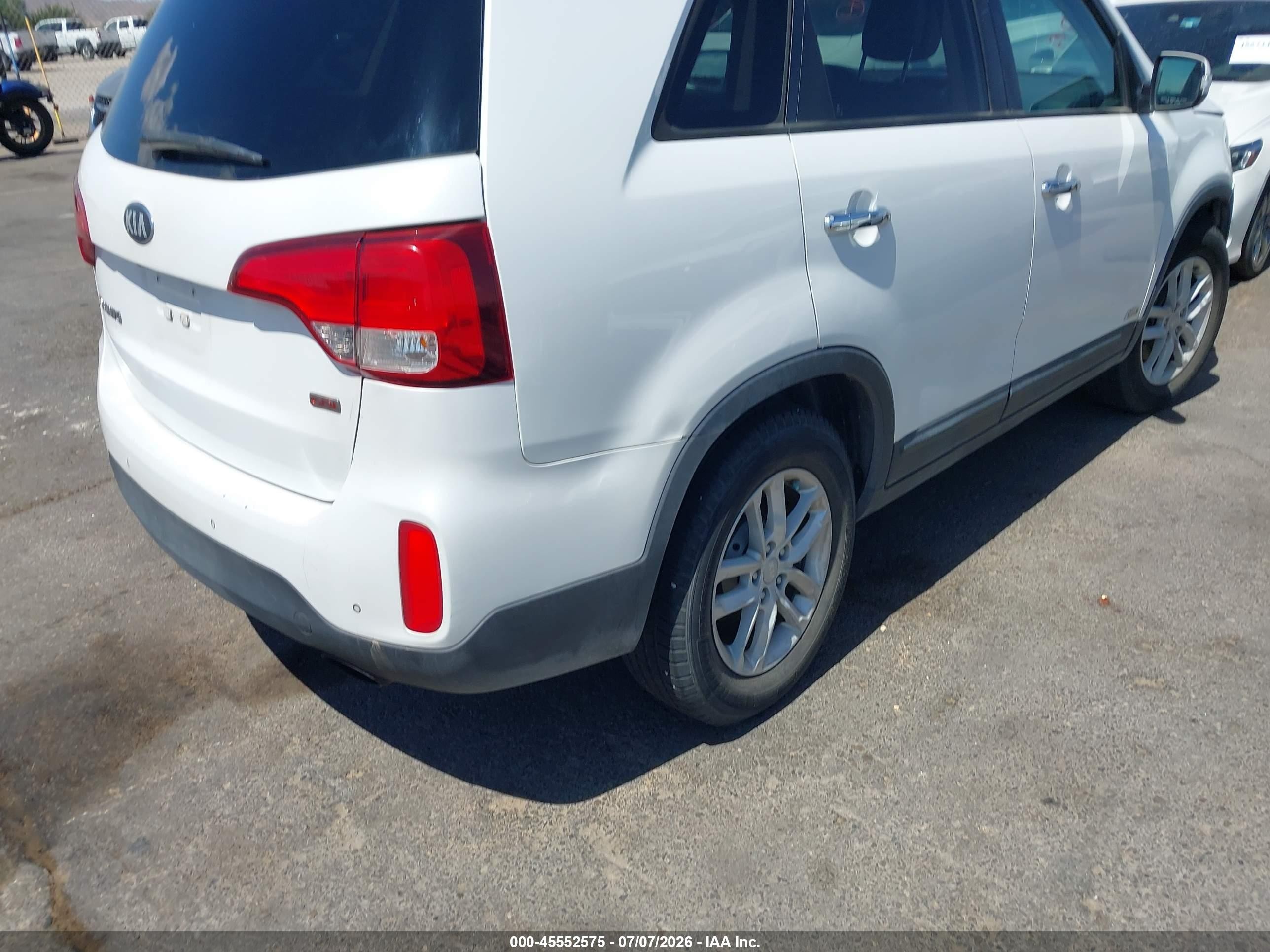 2014 Kia Sorento Lx White vin: 5XYKTCA60EG475752