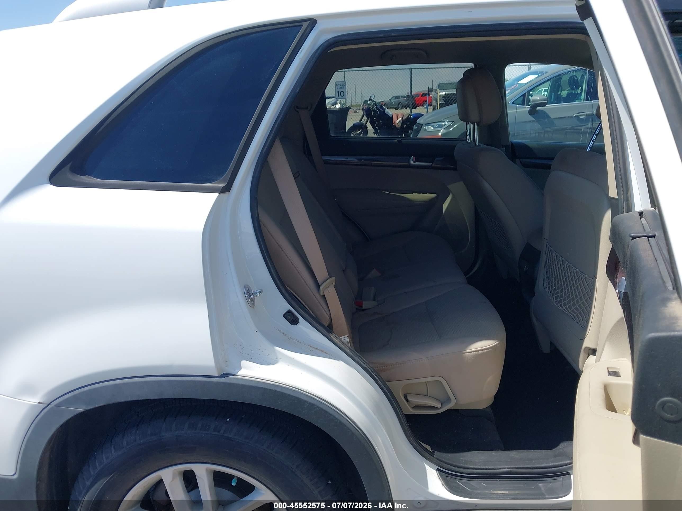 2014 Kia Sorento Lx White vin: 5XYKTCA60EG475752
