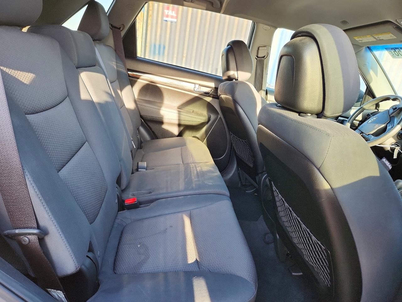 2013 Kia Sorento Lx Silver vin: 5XYKTCA61DG400184