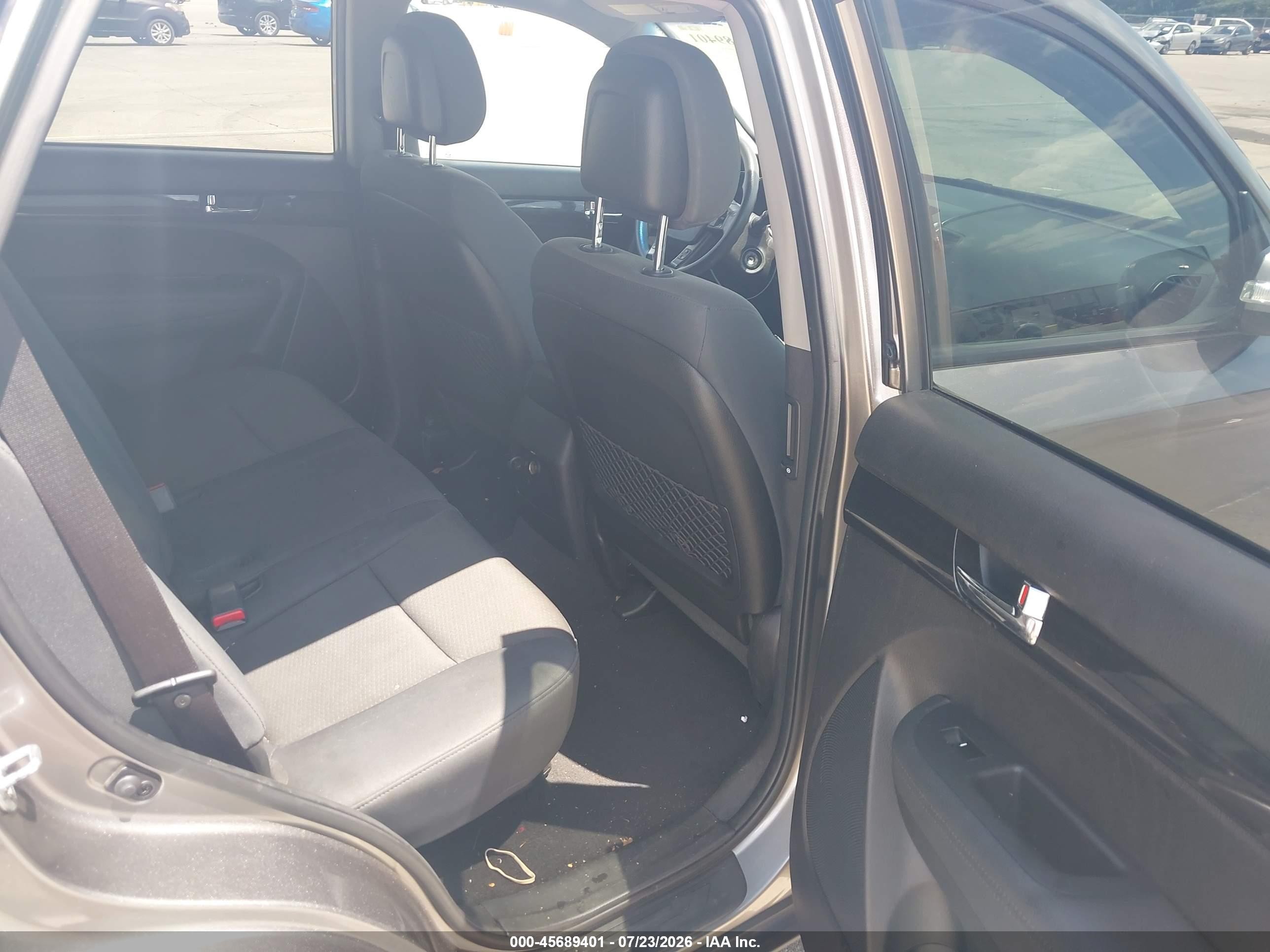 2013 Kia Sorento Lx Silver vin: 5XYKTCA61DG408186
