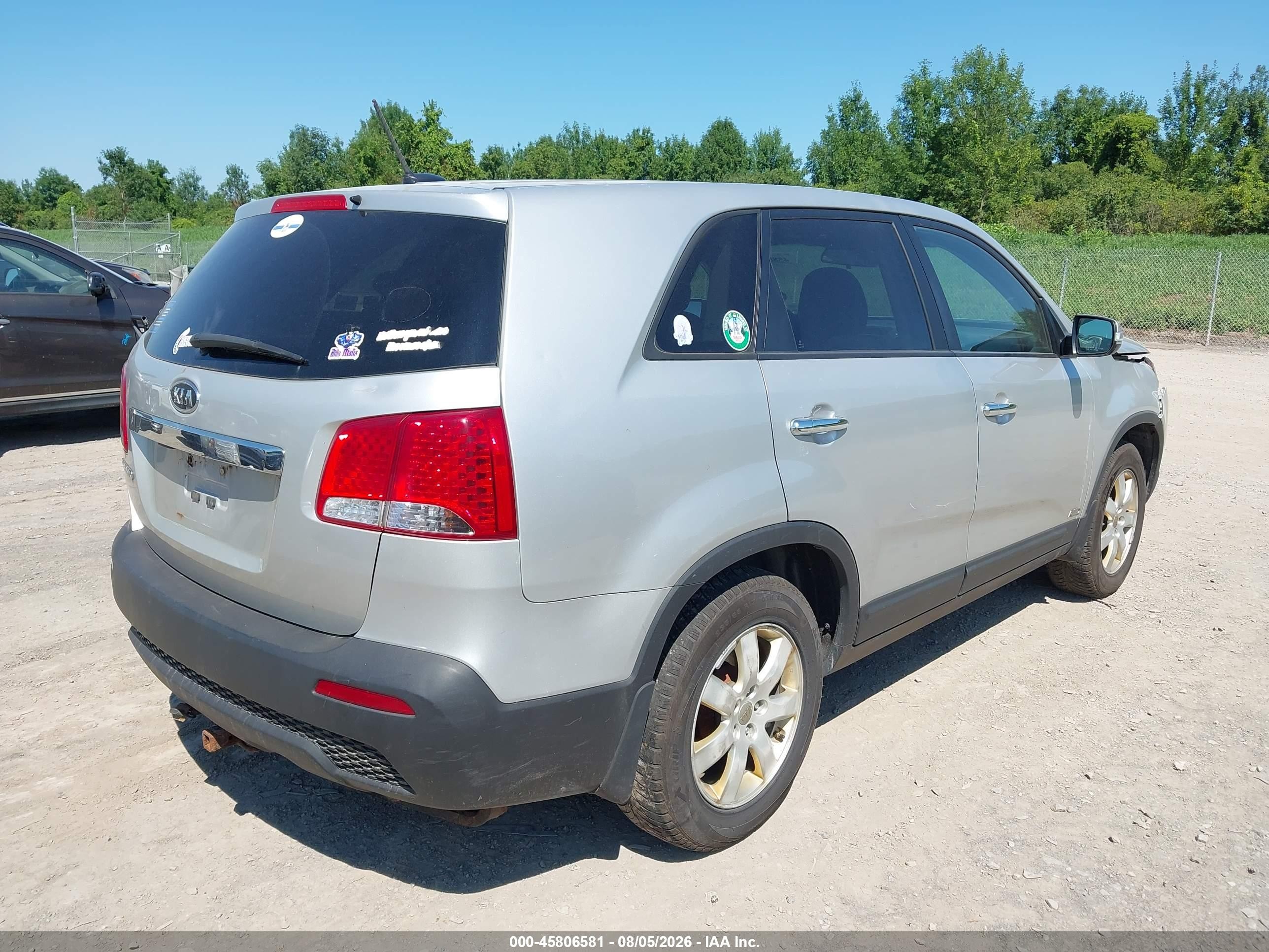 2013 Kia Sorento Lx Silver vin: 5XYKTCA61DG409077