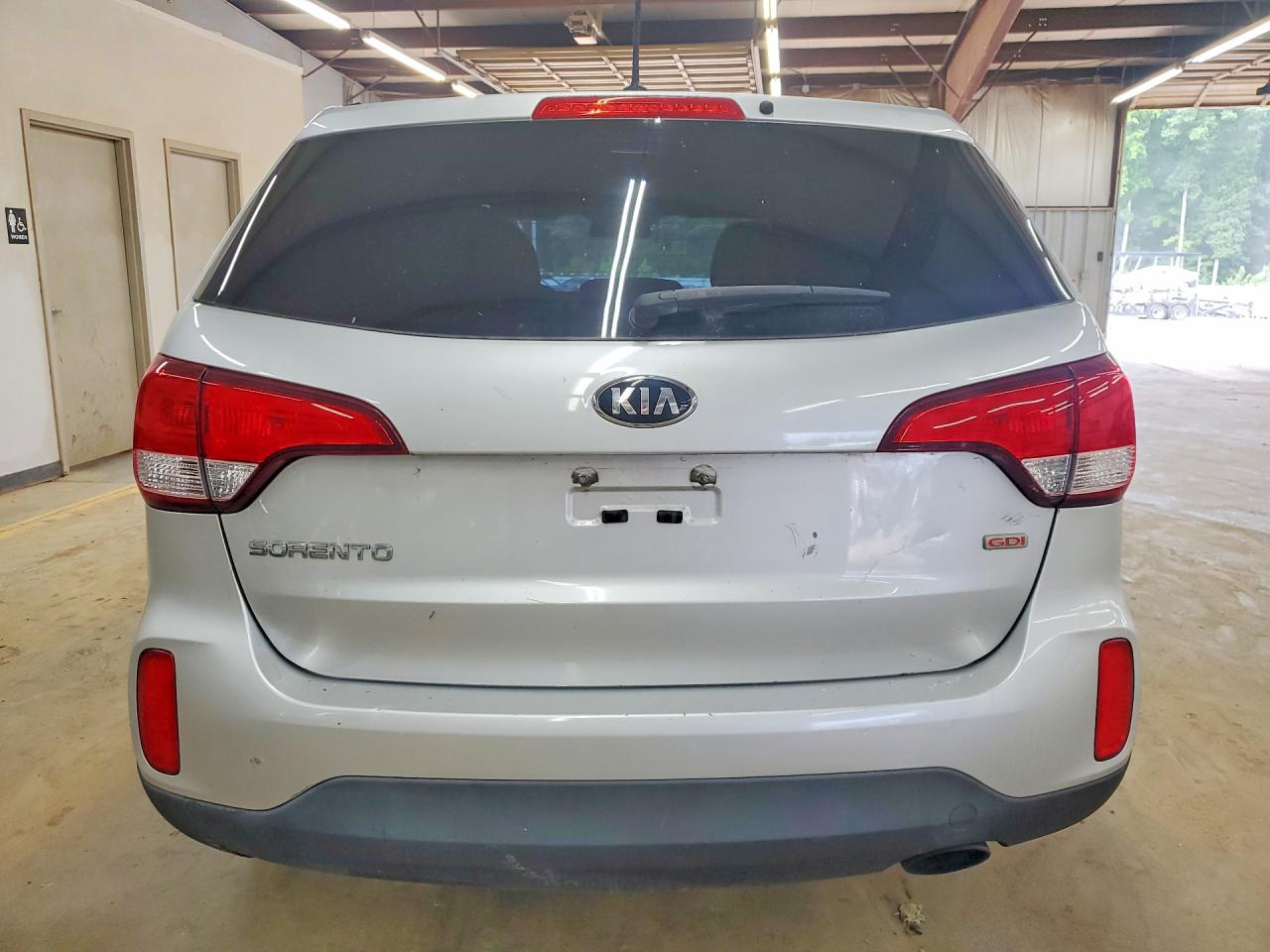 2014 Kia Sorento Lx Silver vin: 5XYKTCA61EG429315
