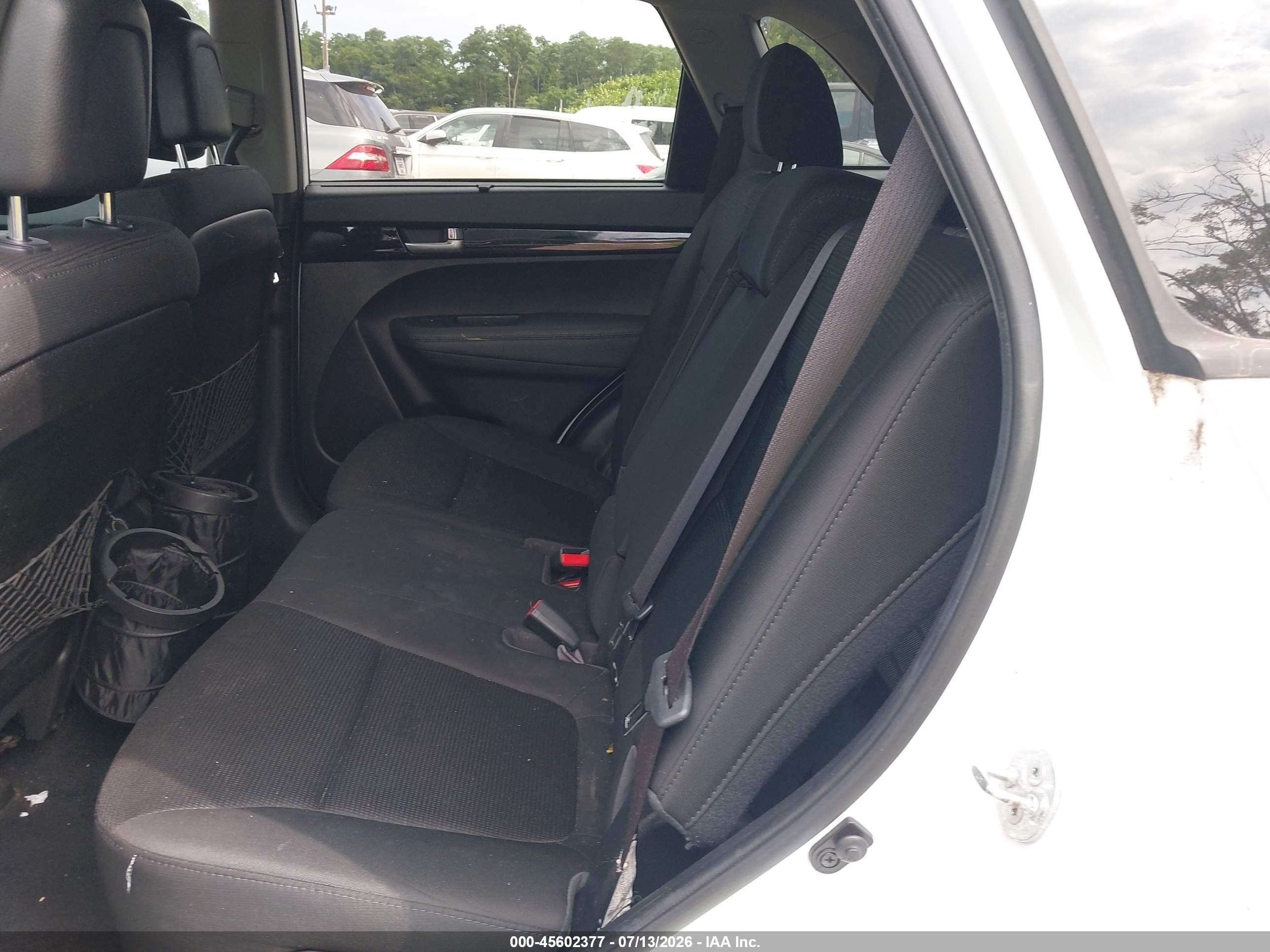 2014 Kia Sorento Lx White vin: 5XYKTCA61EG544481
