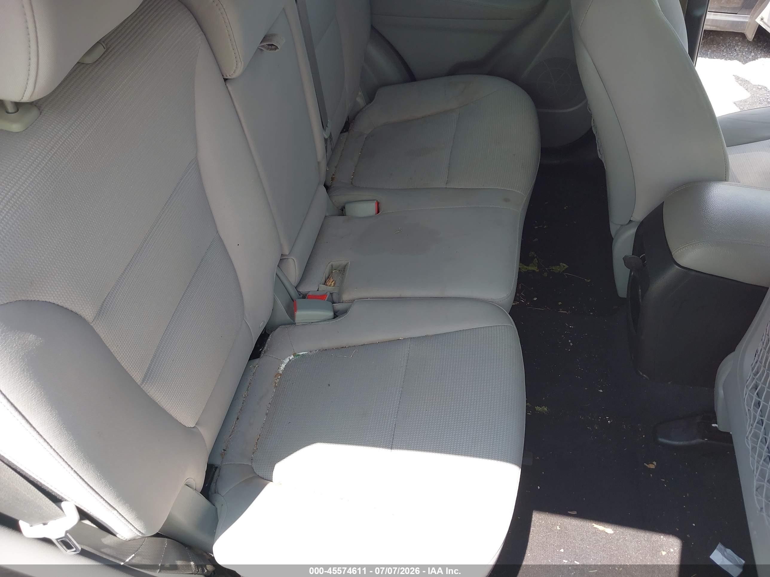 2015 Kia Sorento Lx Silver vin: 5XYKTCA61FG585176