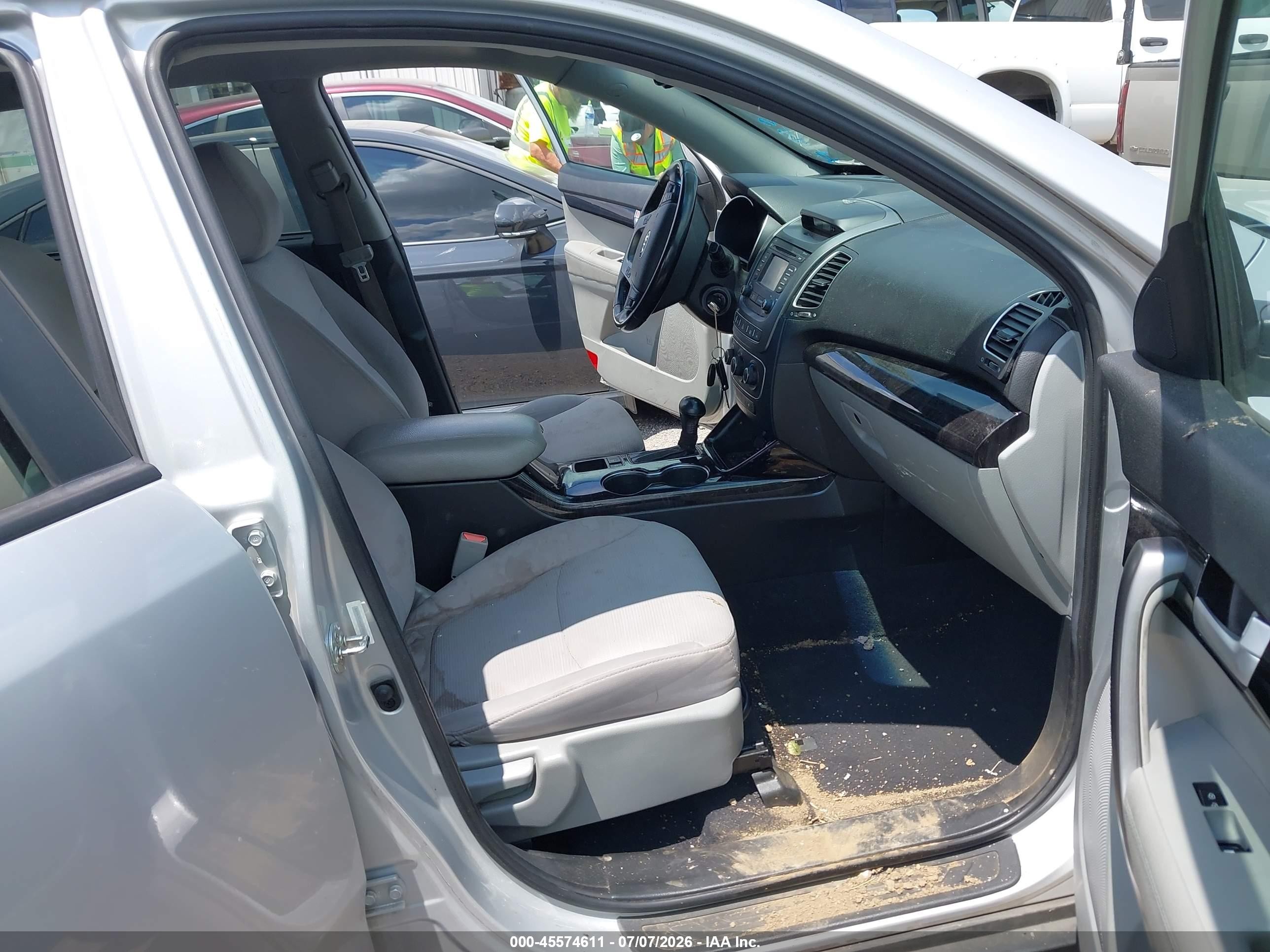 2015 Kia Sorento Lx Silver vin: 5XYKTCA61FG585176