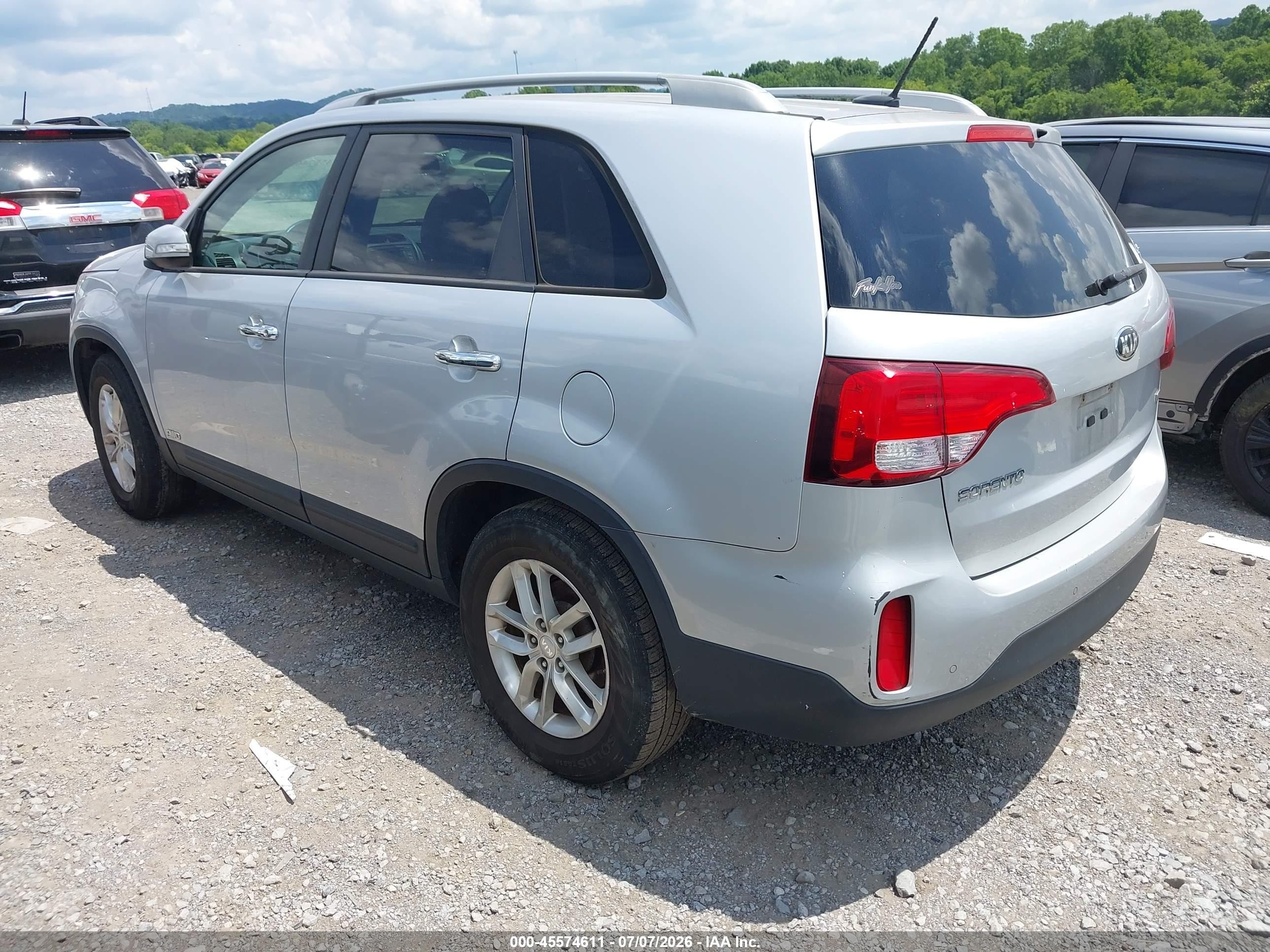 2015 Kia Sorento Lx Silver vin: 5XYKTCA61FG585176