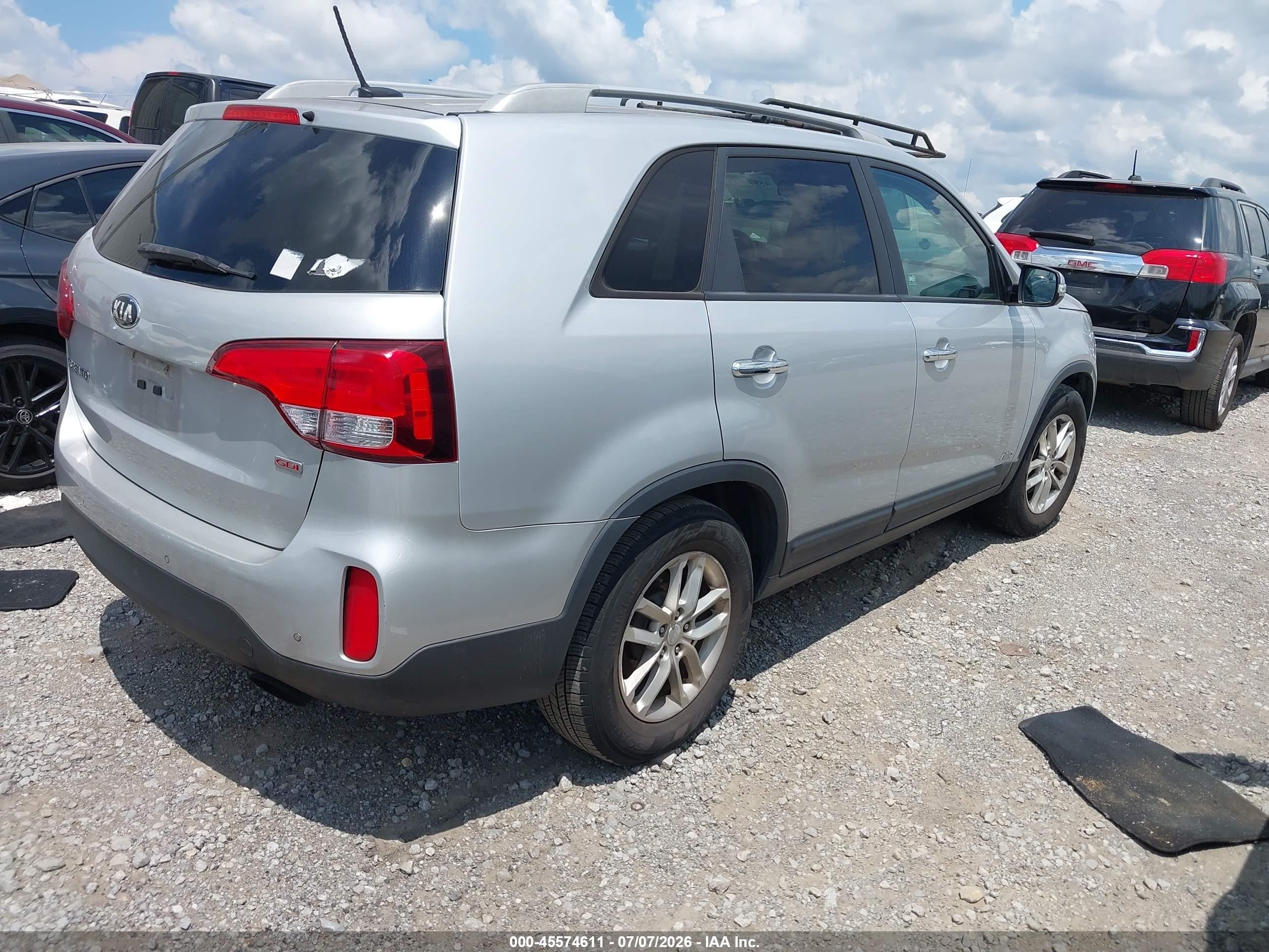 2015 Kia Sorento Lx Silver vin: 5XYKTCA61FG585176