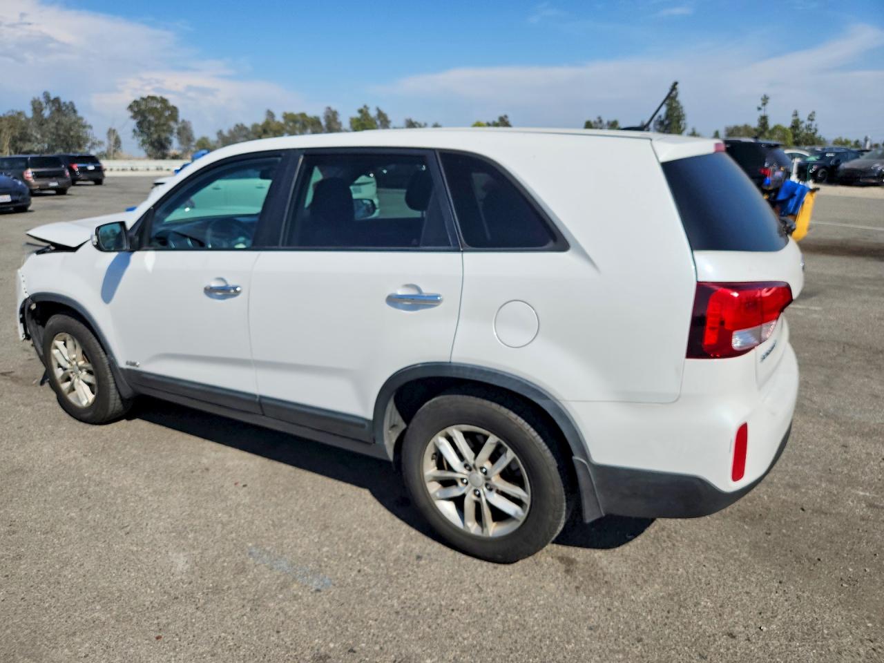 2015 Kia Sorento Lx White vin: 5XYKTCA61FG636630
