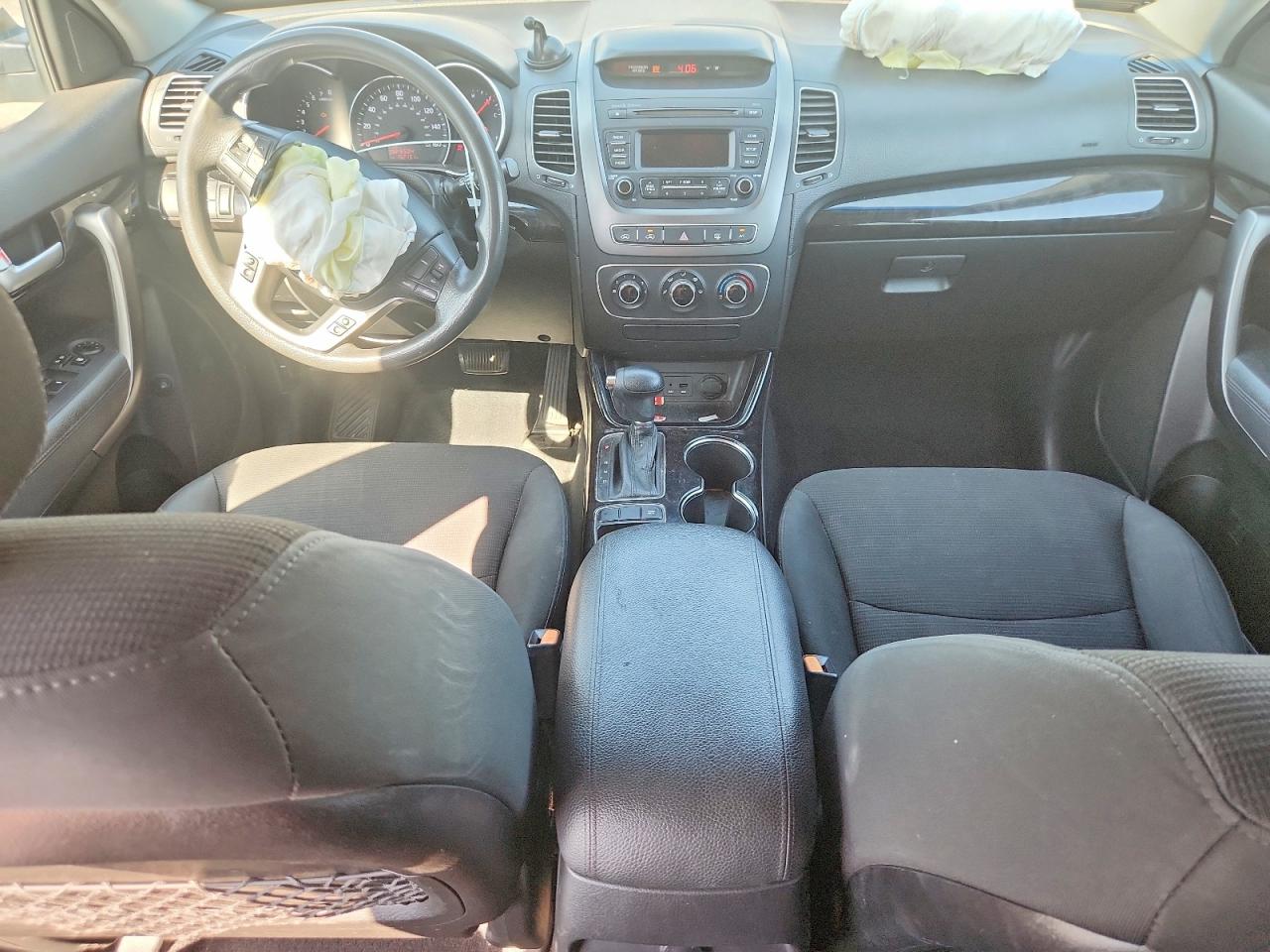 2015 Kia Sorento Lx White vin: 5XYKTCA61FG636630