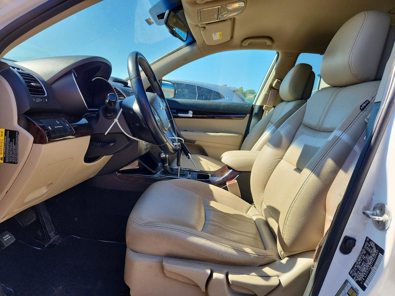 2015 Kia Sorento Lx White vin: 5XYKTCA61FG636885