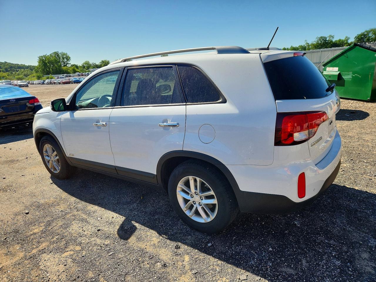 2015 Kia Sorento Lx White vin: 5XYKTCA61FG636885