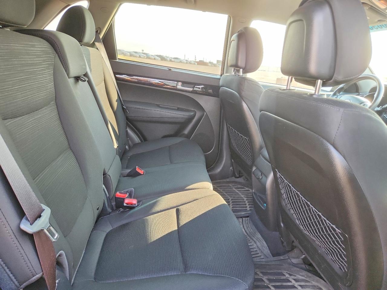 2015 Kia Sorento Lx Burgundy vin: 5XYKTCA61FG645621