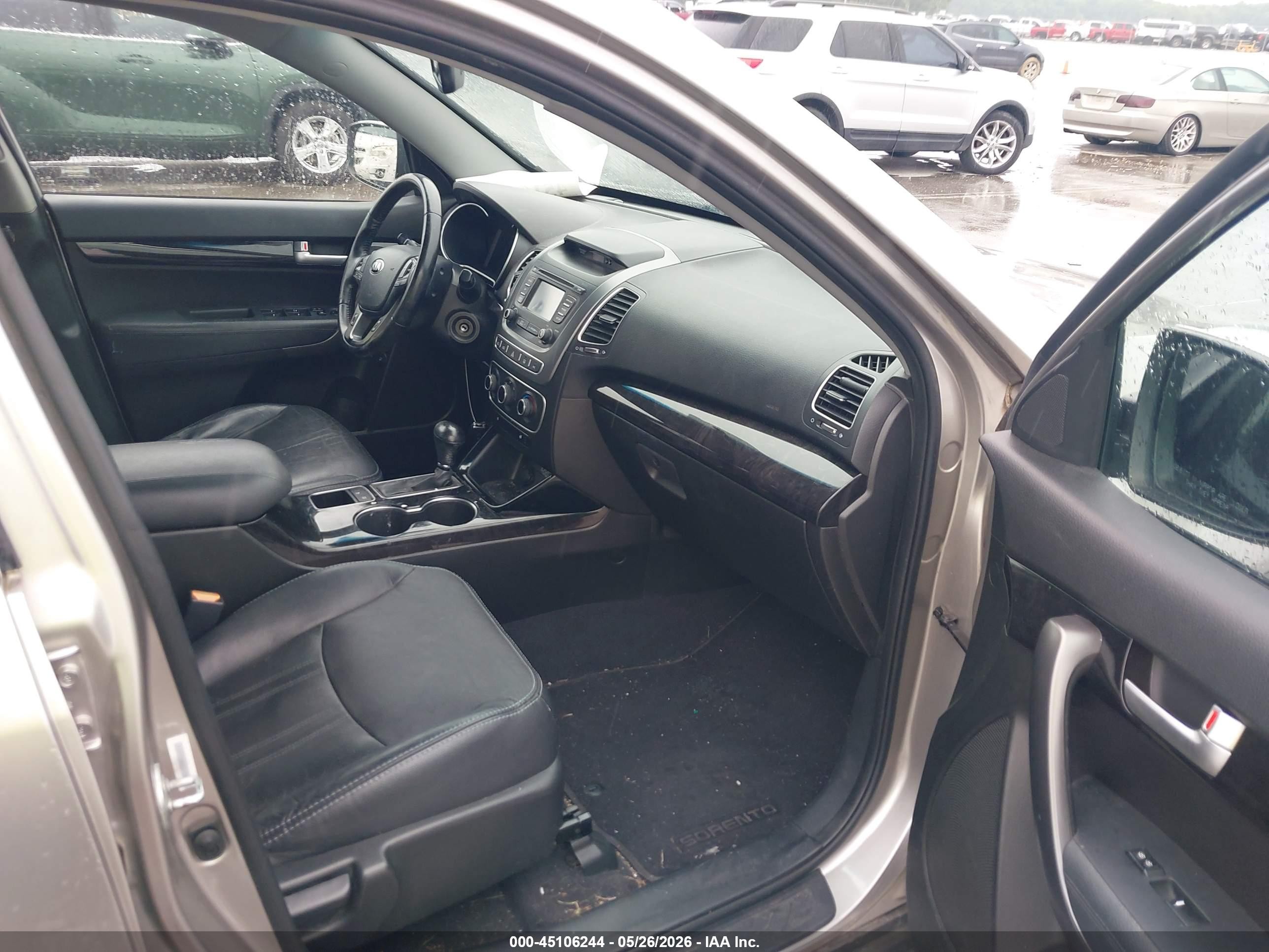 2015 Kia Sorento Lx Silver vin: 5XYKTCA61FG652911
