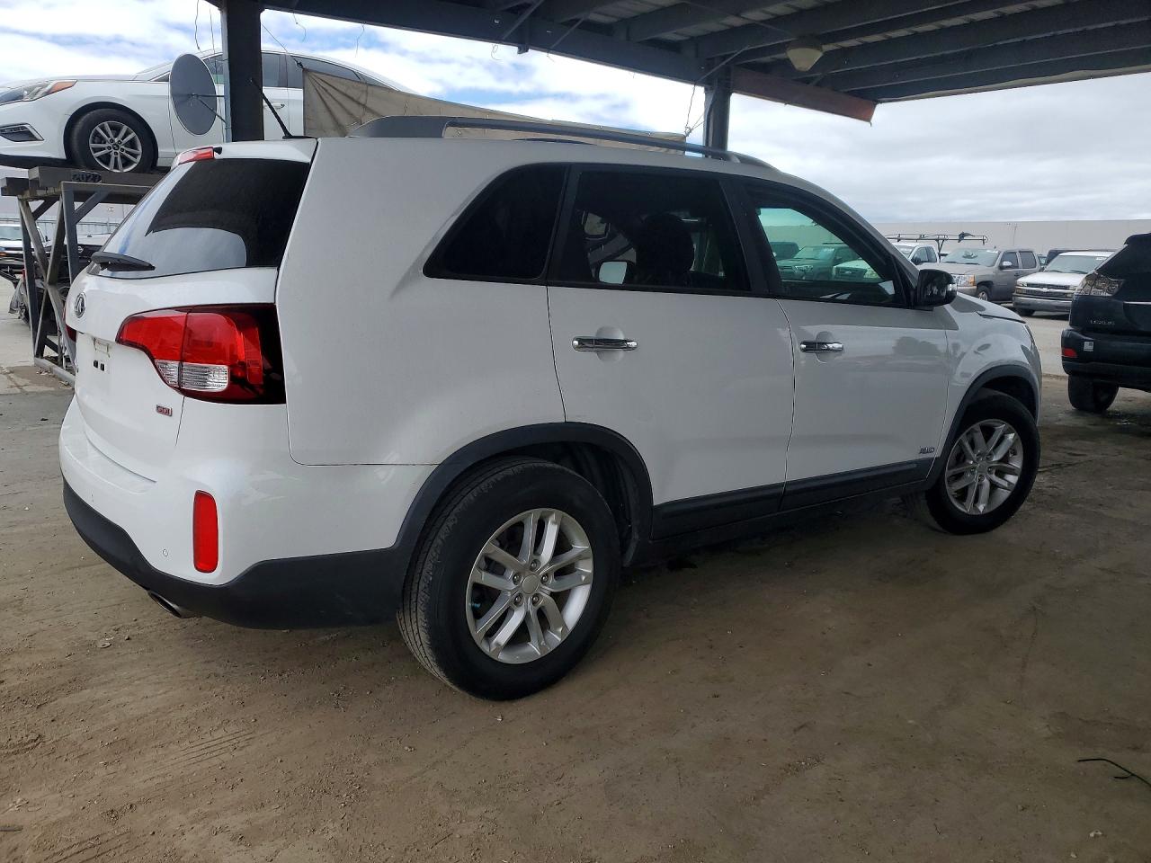 2014 Kia Sorento Lx White vin: 5XYKTCA62EG497039