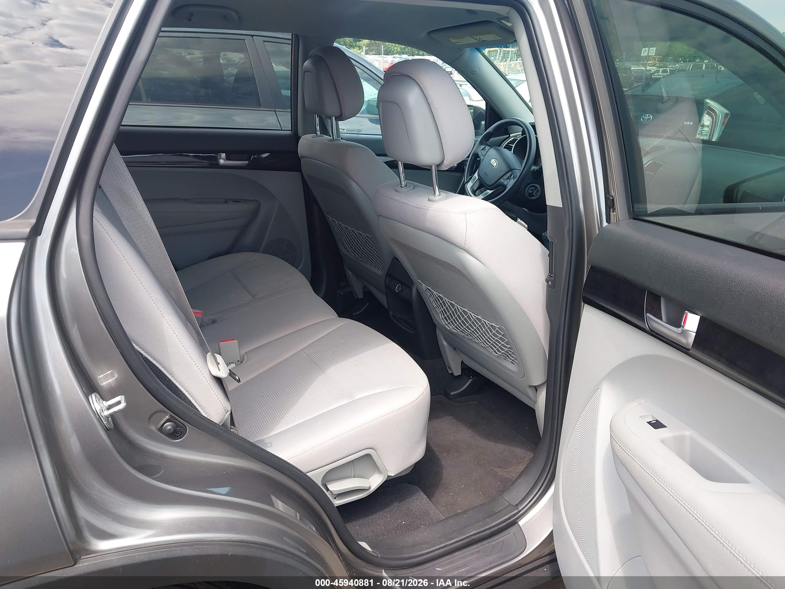 2015 Kia Sorento Lx Gray vin: 5XYKTCA62FG552798