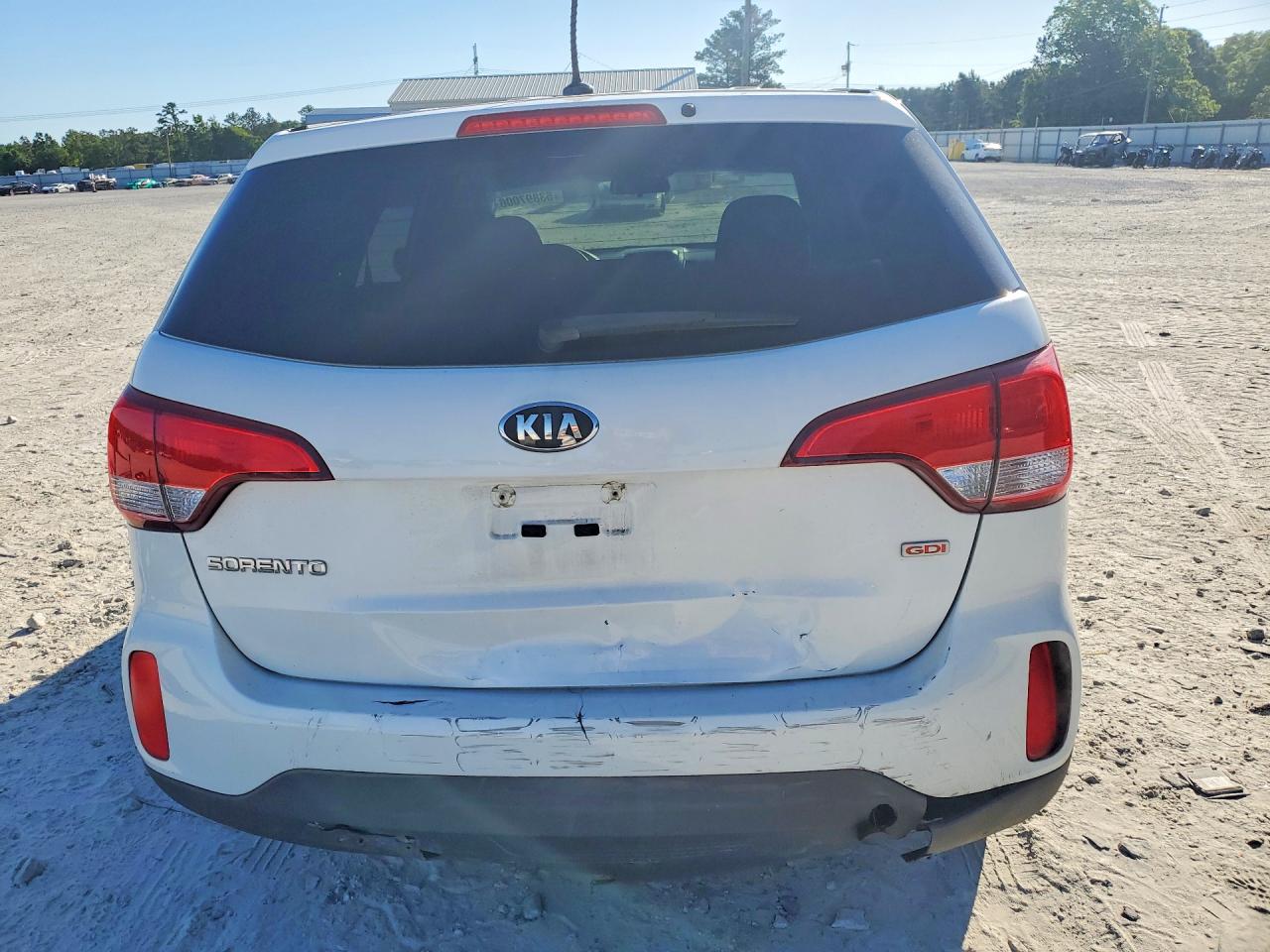 2015 Kia Sorento Lx White vin: 5XYKTCA62FG562232