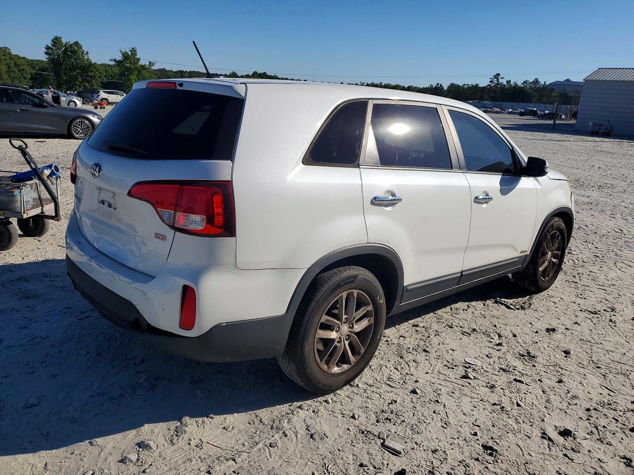 2015 Kia Sorento Lx White vin: 5XYKTCA62FG562232