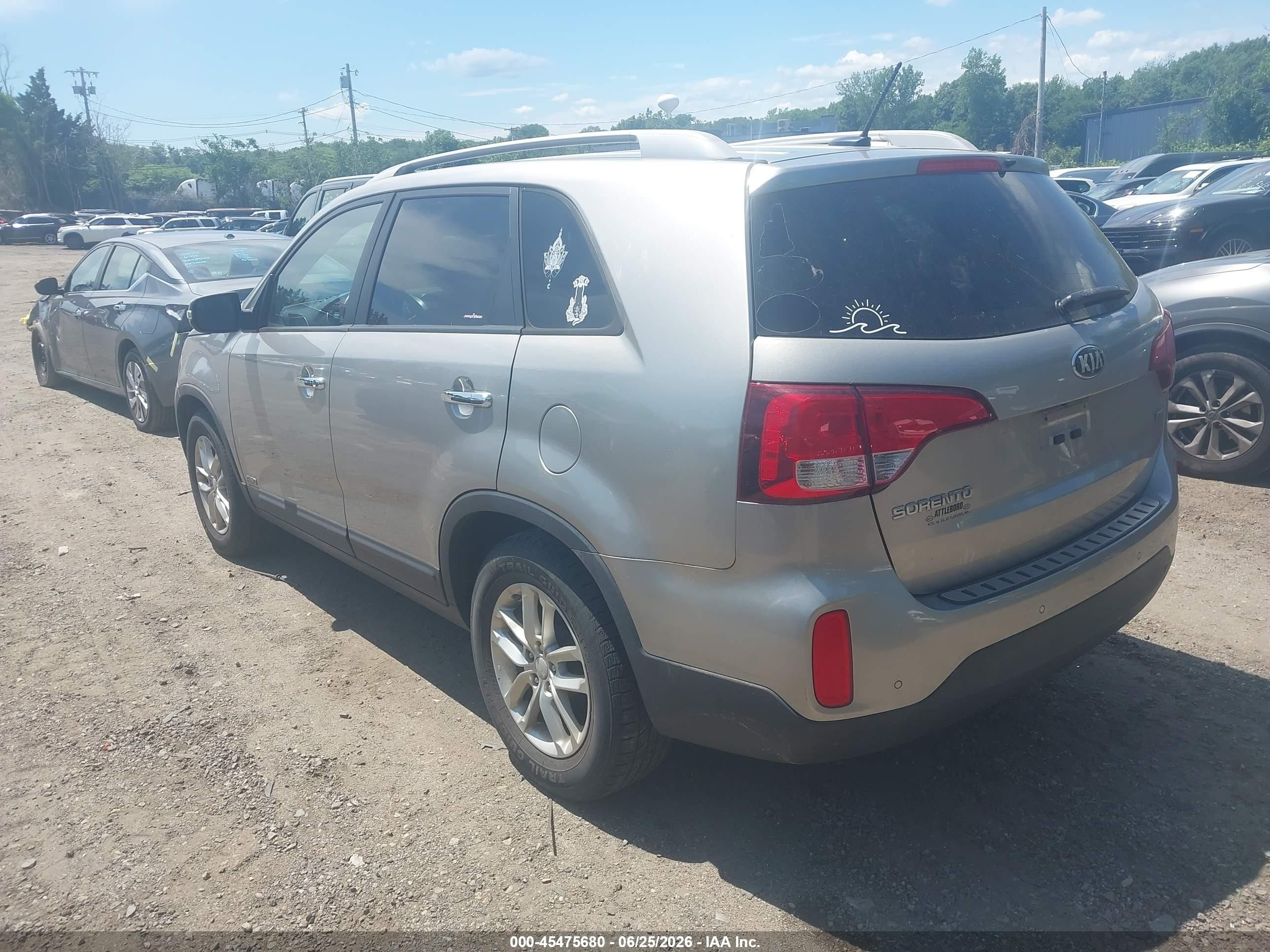 2015 Kia Sorento Lx Silver vin: 5XYKTCA62FG610666