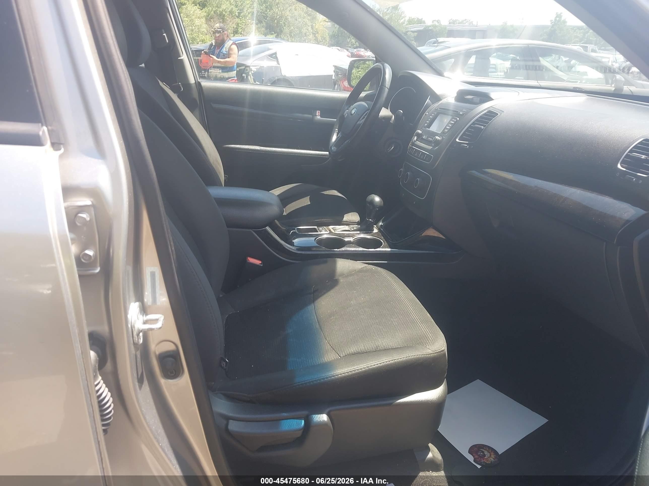 2015 Kia Sorento Lx Silver vin: 5XYKTCA62FG610666