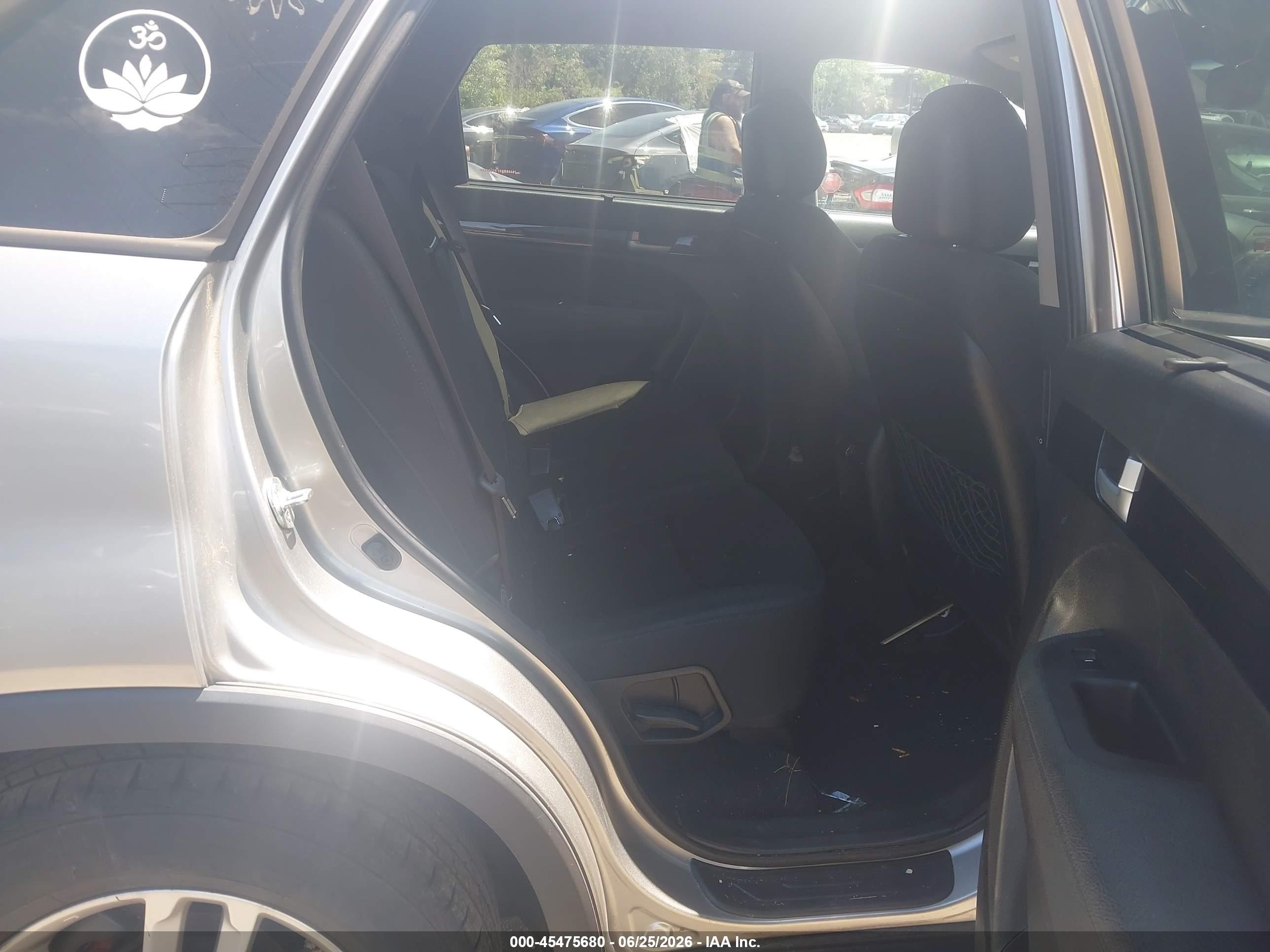2015 Kia Sorento Lx Silver vin: 5XYKTCA62FG610666