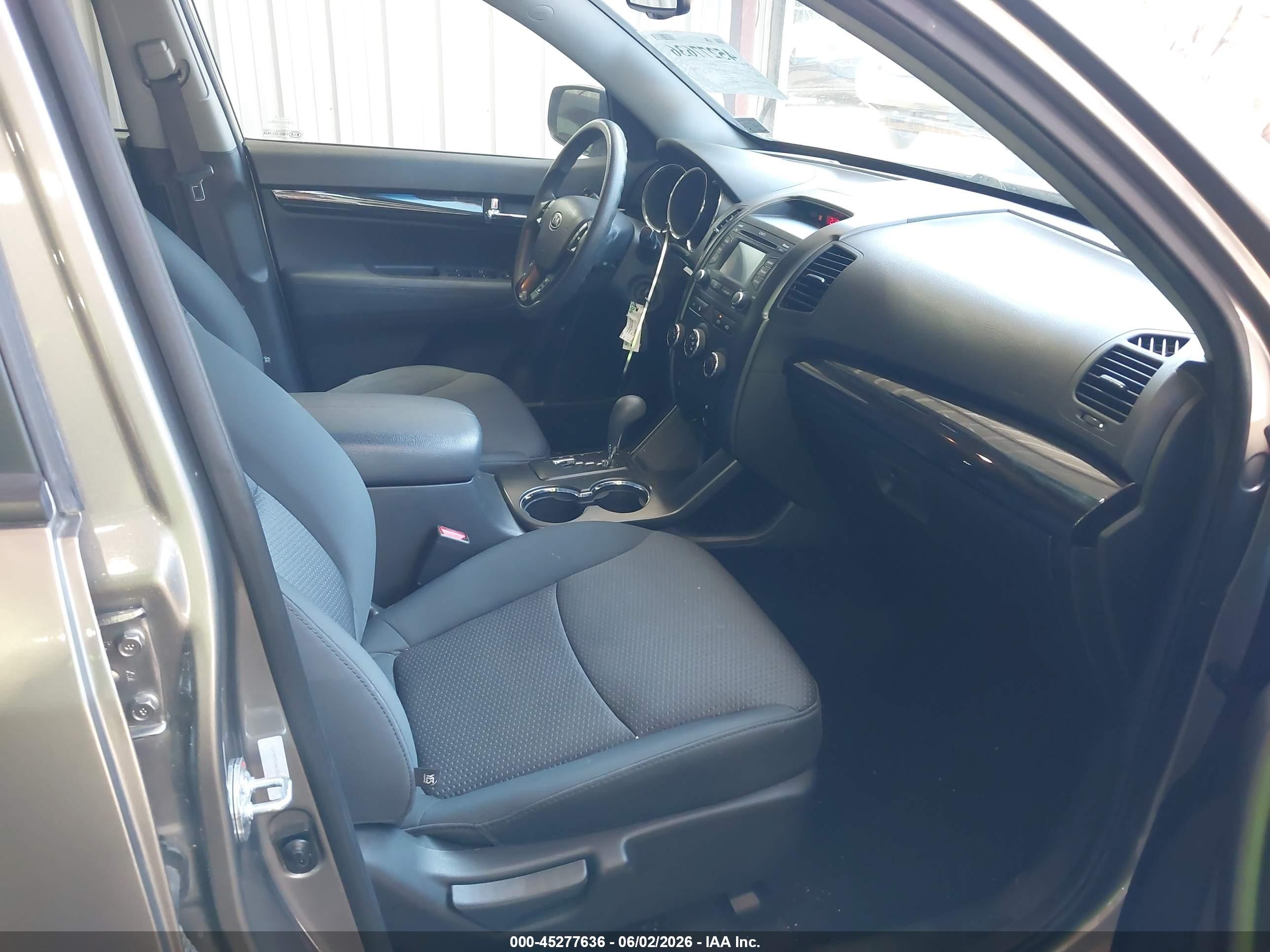 2013 Kia Sorento Lx Beige vin: 5XYKTCA63DG334950