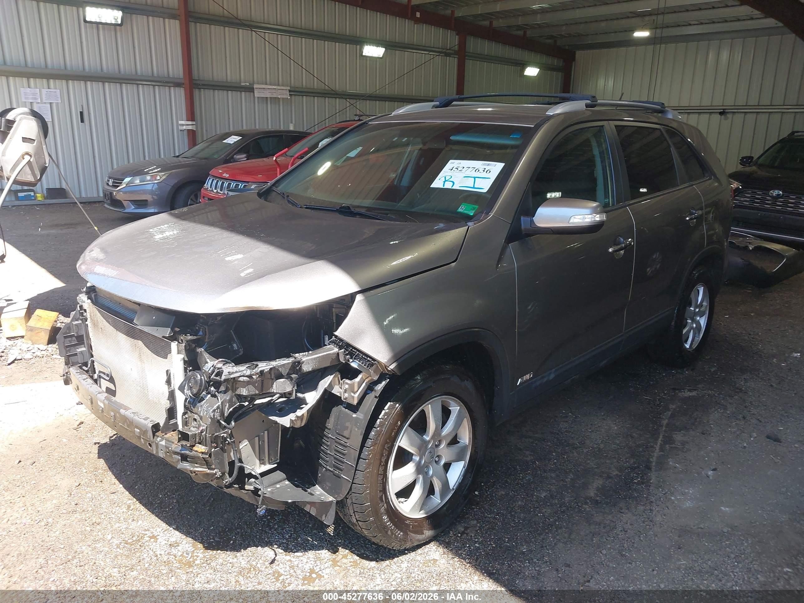 2013 Kia Sorento Lx Beige vin: 5XYKTCA63DG334950