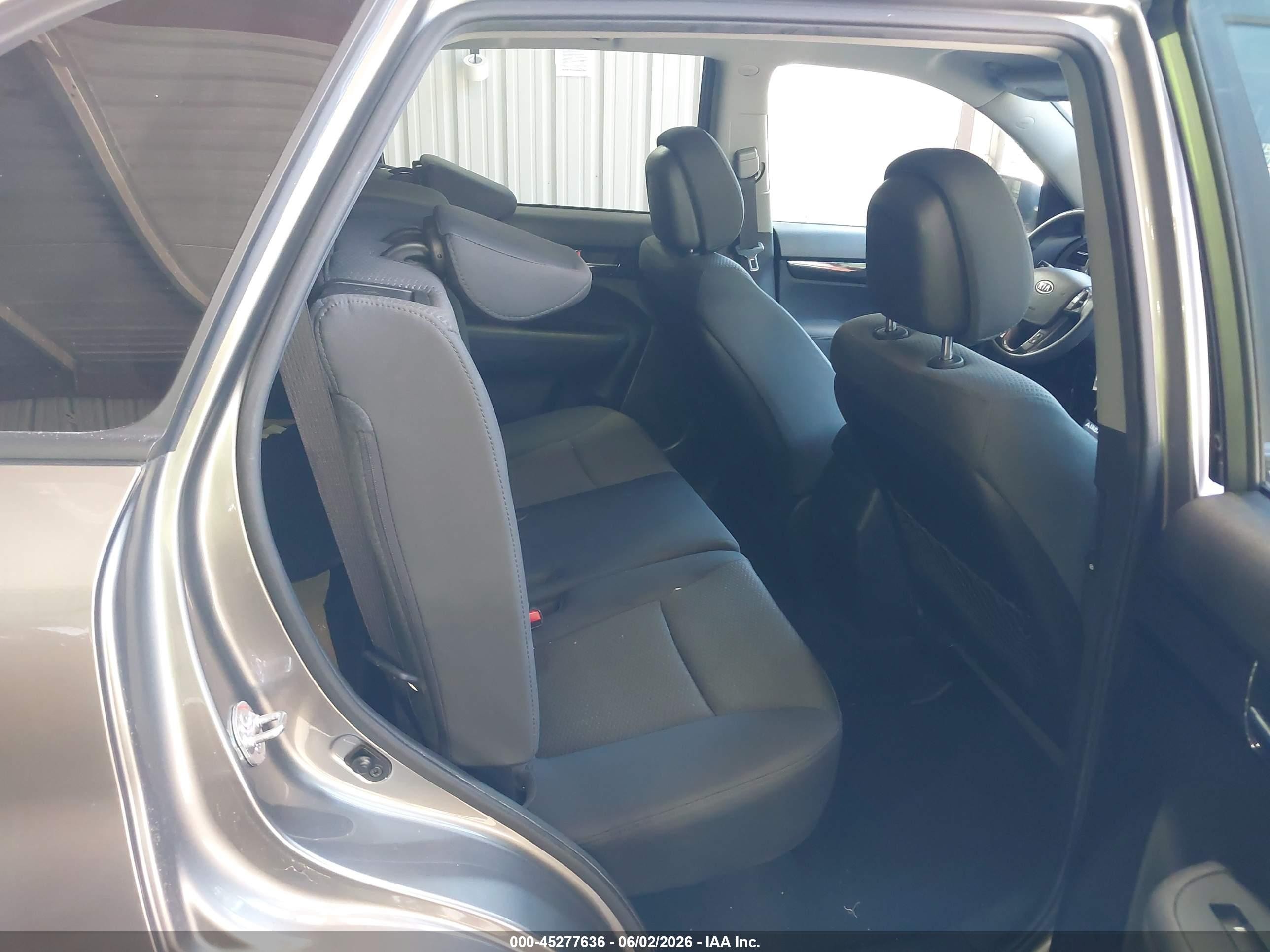 2013 Kia Sorento Lx Beige vin: 5XYKTCA63DG334950