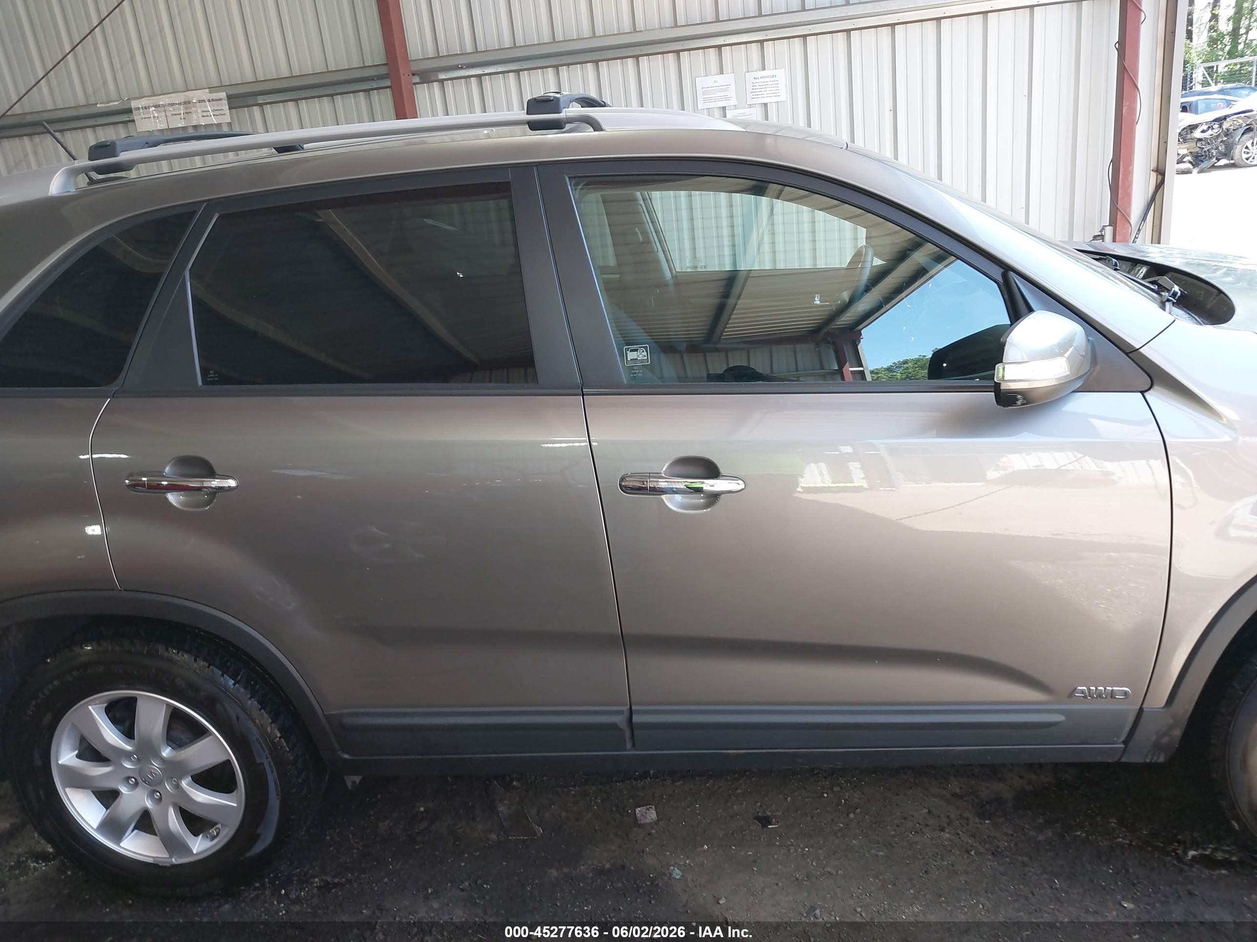 2013 Kia Sorento Lx Beige vin: 5XYKTCA63DG334950