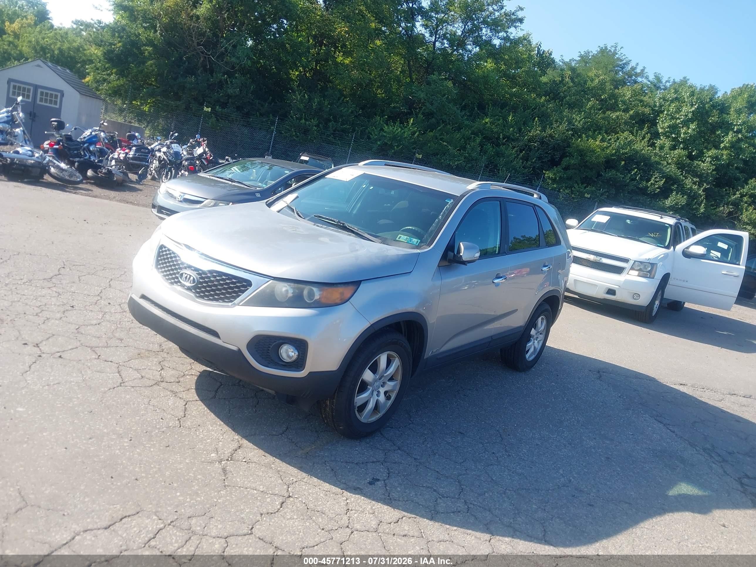 2013 Kia Sorento Lx Silver vin: 5XYKTCA63DG335130