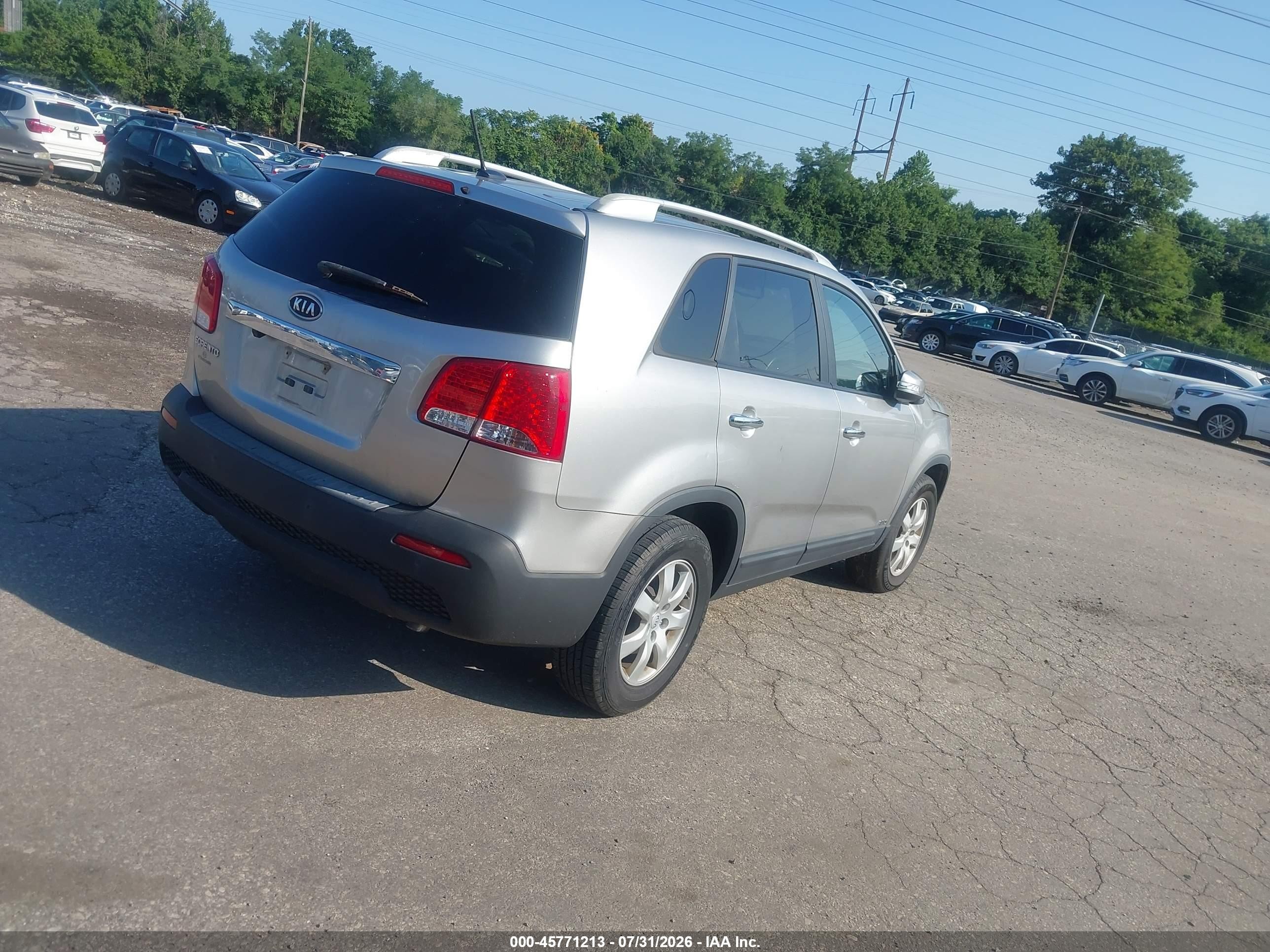 2013 Kia Sorento Lx Silver vin: 5XYKTCA63DG335130