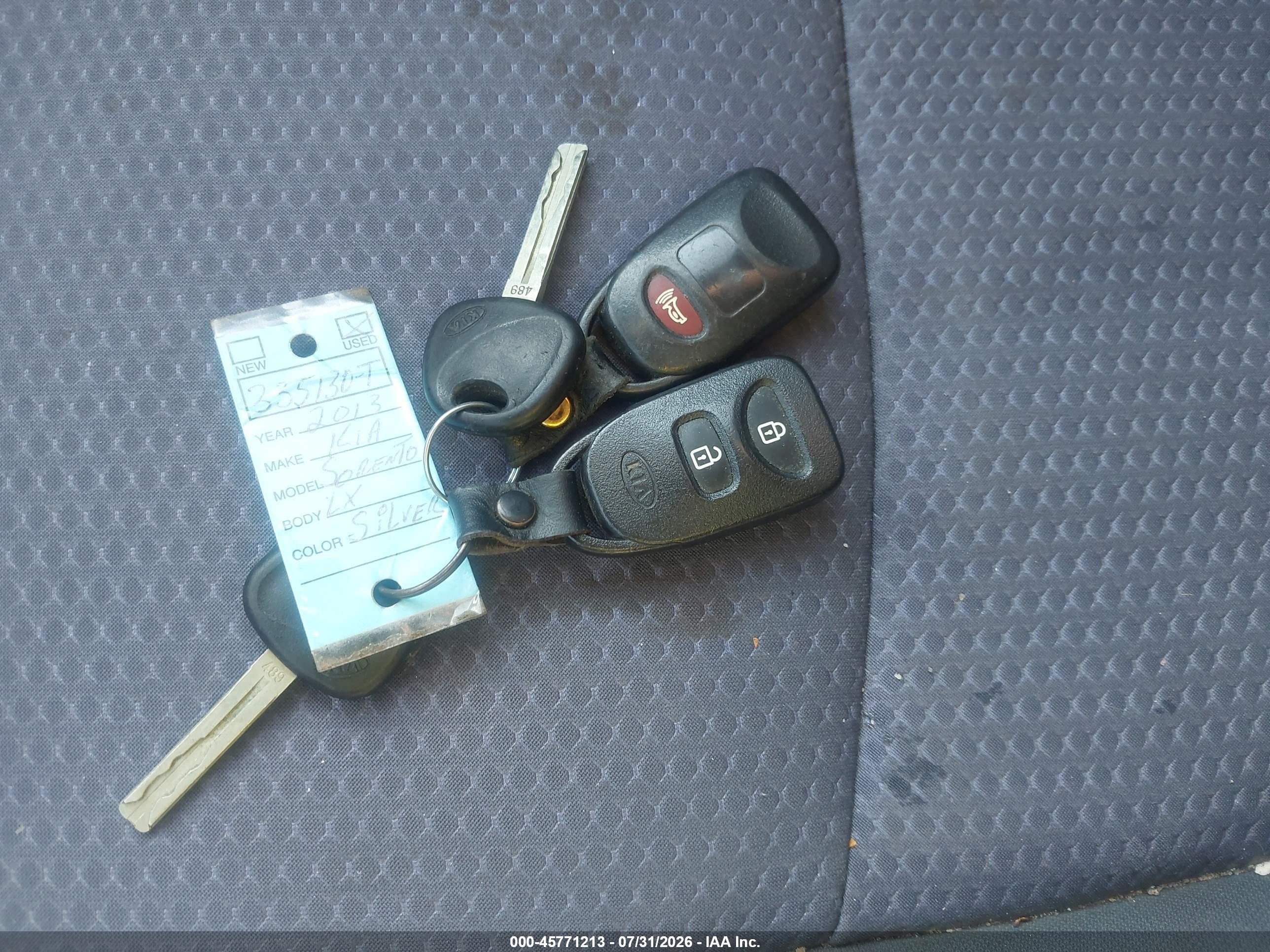 2013 Kia Sorento Lx Silver vin: 5XYKTCA63DG335130