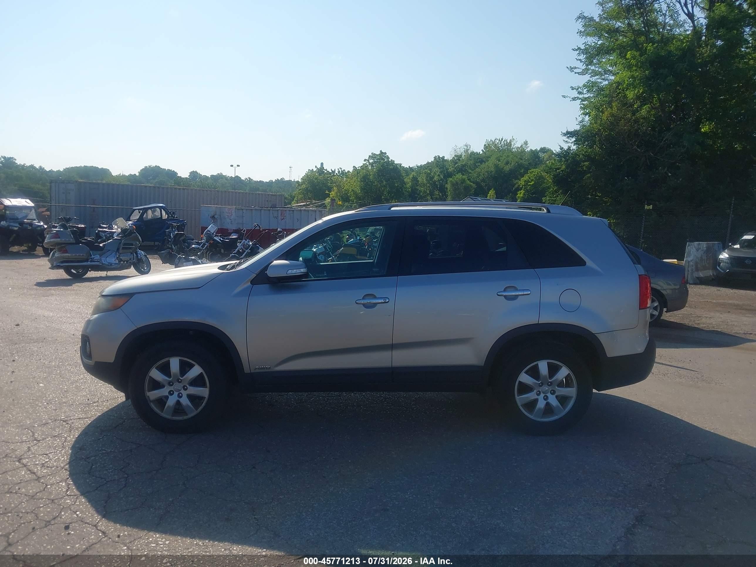 2013 Kia Sorento Lx Silver vin: 5XYKTCA63DG335130