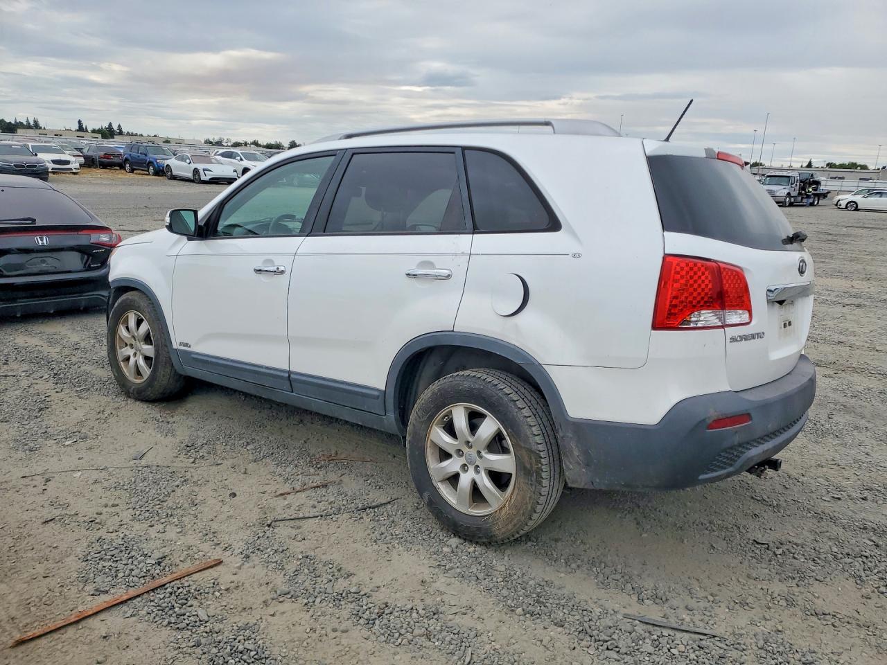2013 Kia Sorento Lx White vin: 5XYKTCA63DG347195