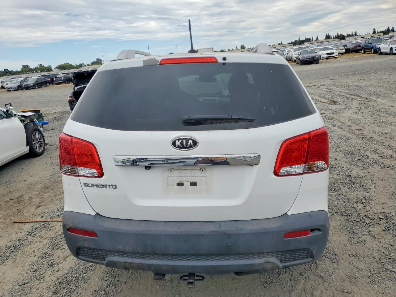 2013 Kia Sorento Lx White vin: 5XYKTCA63DG347195