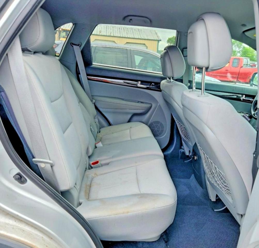 2013 Kia Sorento Lx Silver vin: 5XYKTCA63DG400607
