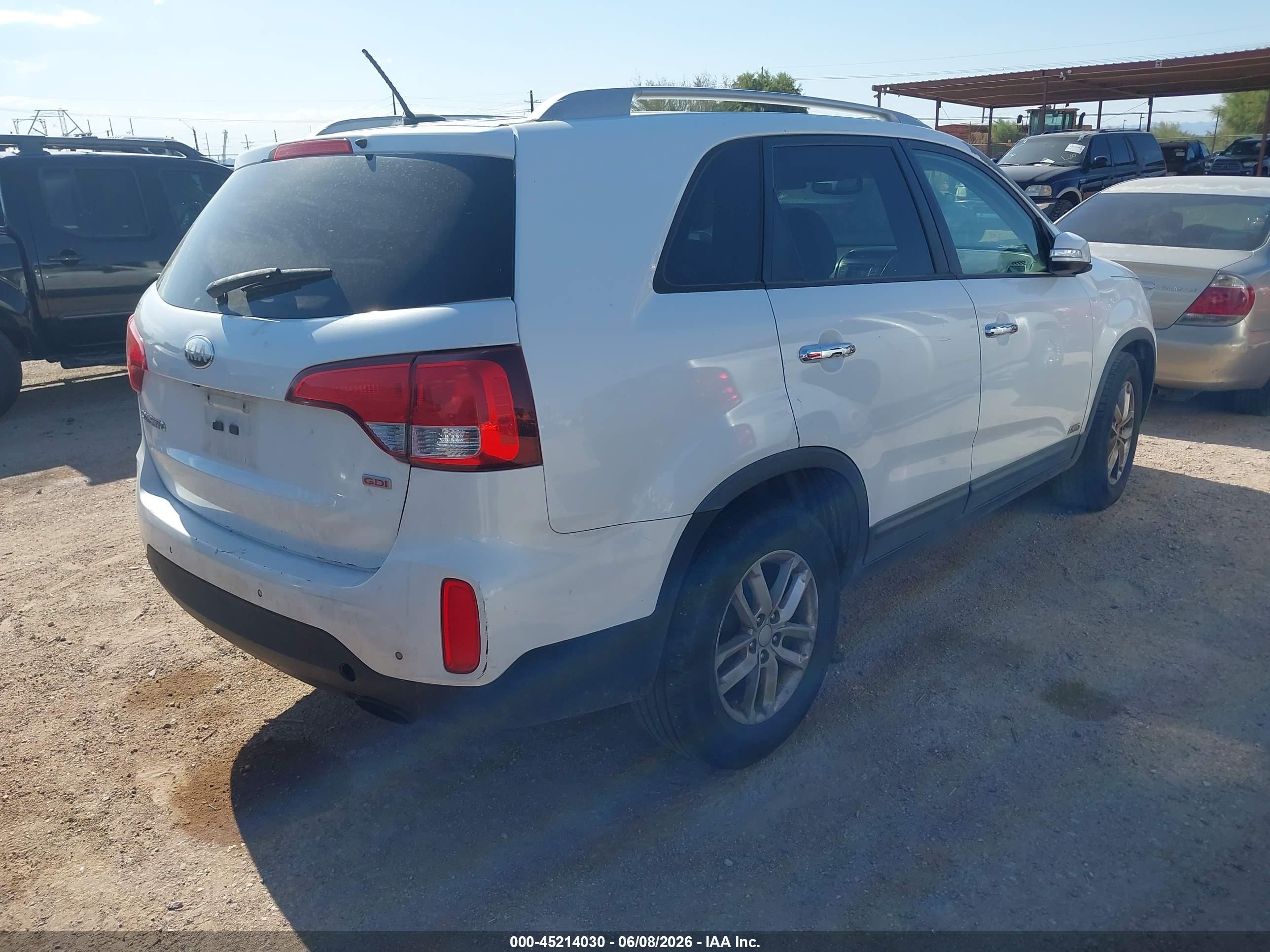 2014 Kia Sorento Lx White vin: 5XYKTCA63EG450540