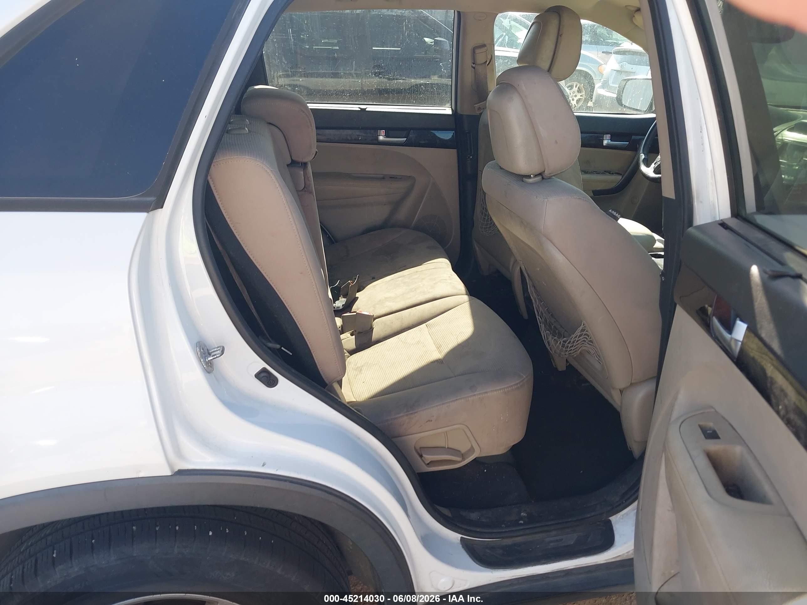 2014 Kia Sorento Lx White vin: 5XYKTCA63EG450540