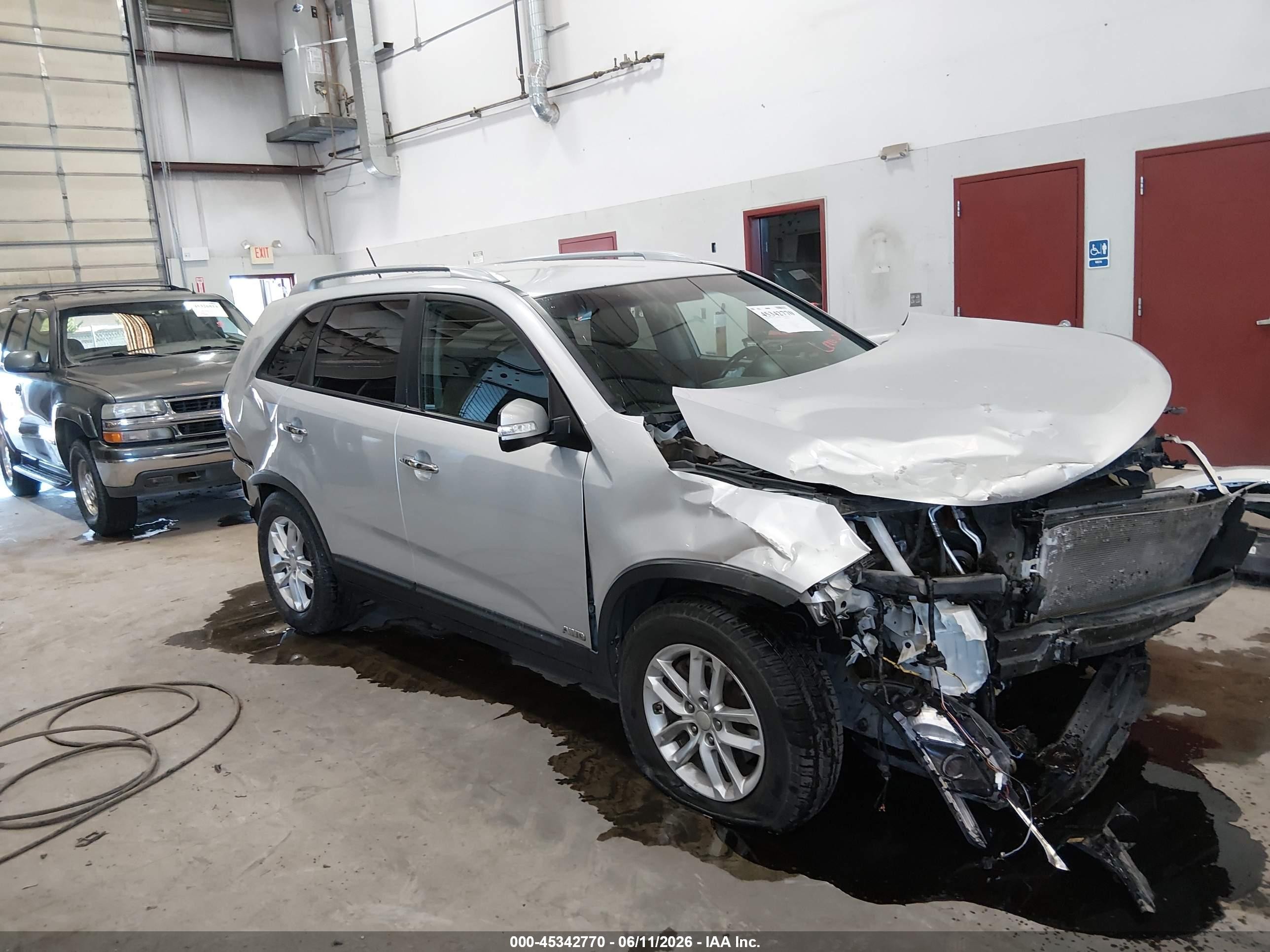 2014 Kia Sorento Lx Silver vin: 5XYKTCA63EG483845