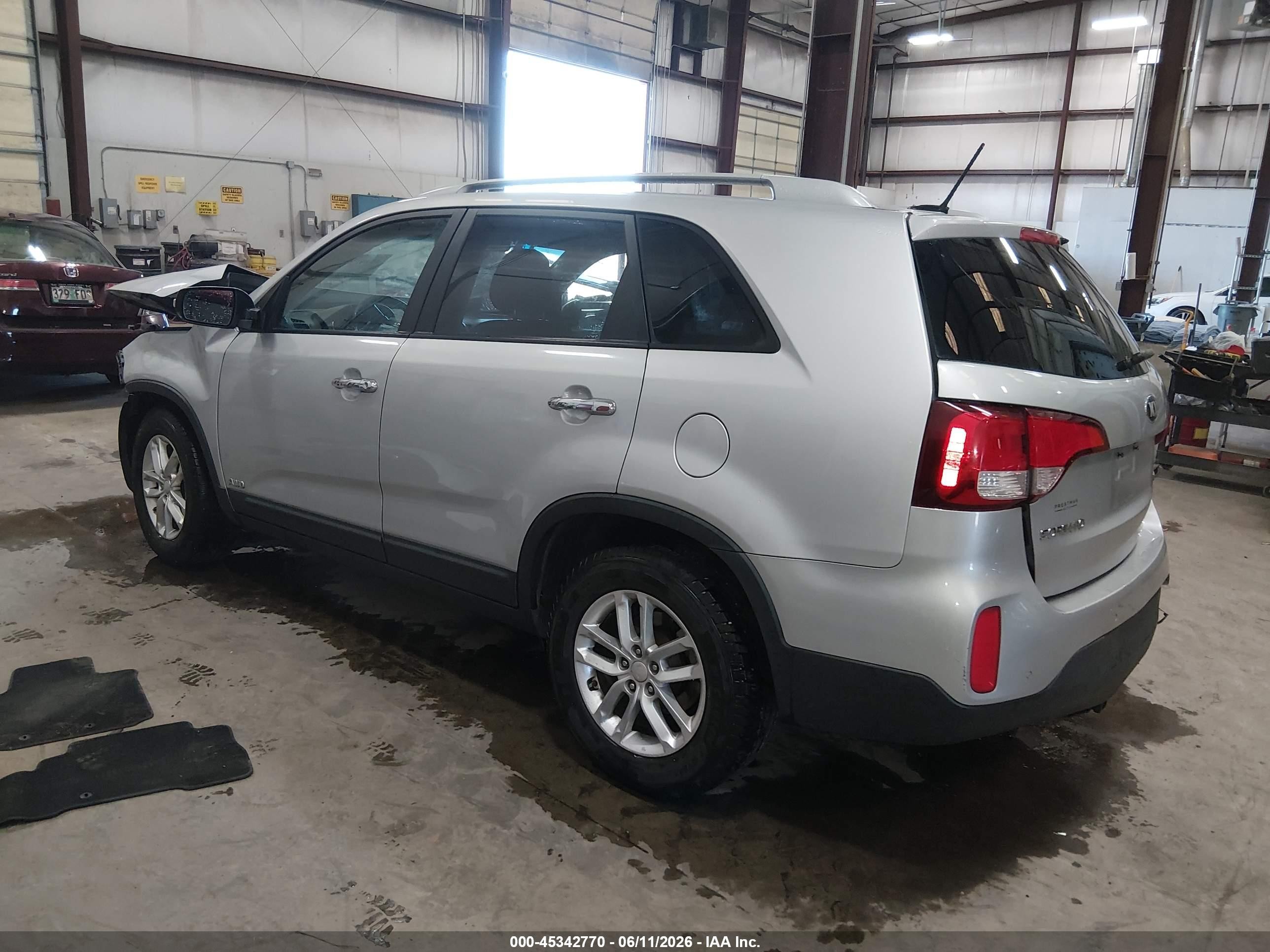 2014 Kia Sorento Lx Silver vin: 5XYKTCA63EG483845