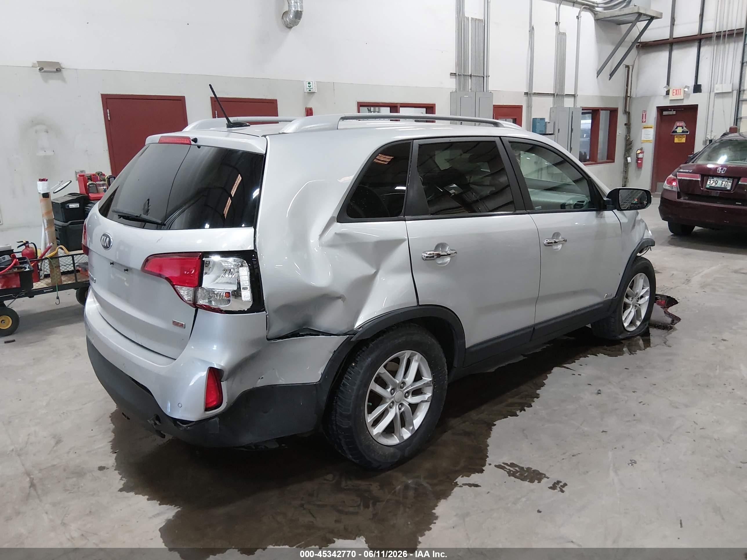 2014 Kia Sorento Lx Silver vin: 5XYKTCA63EG483845