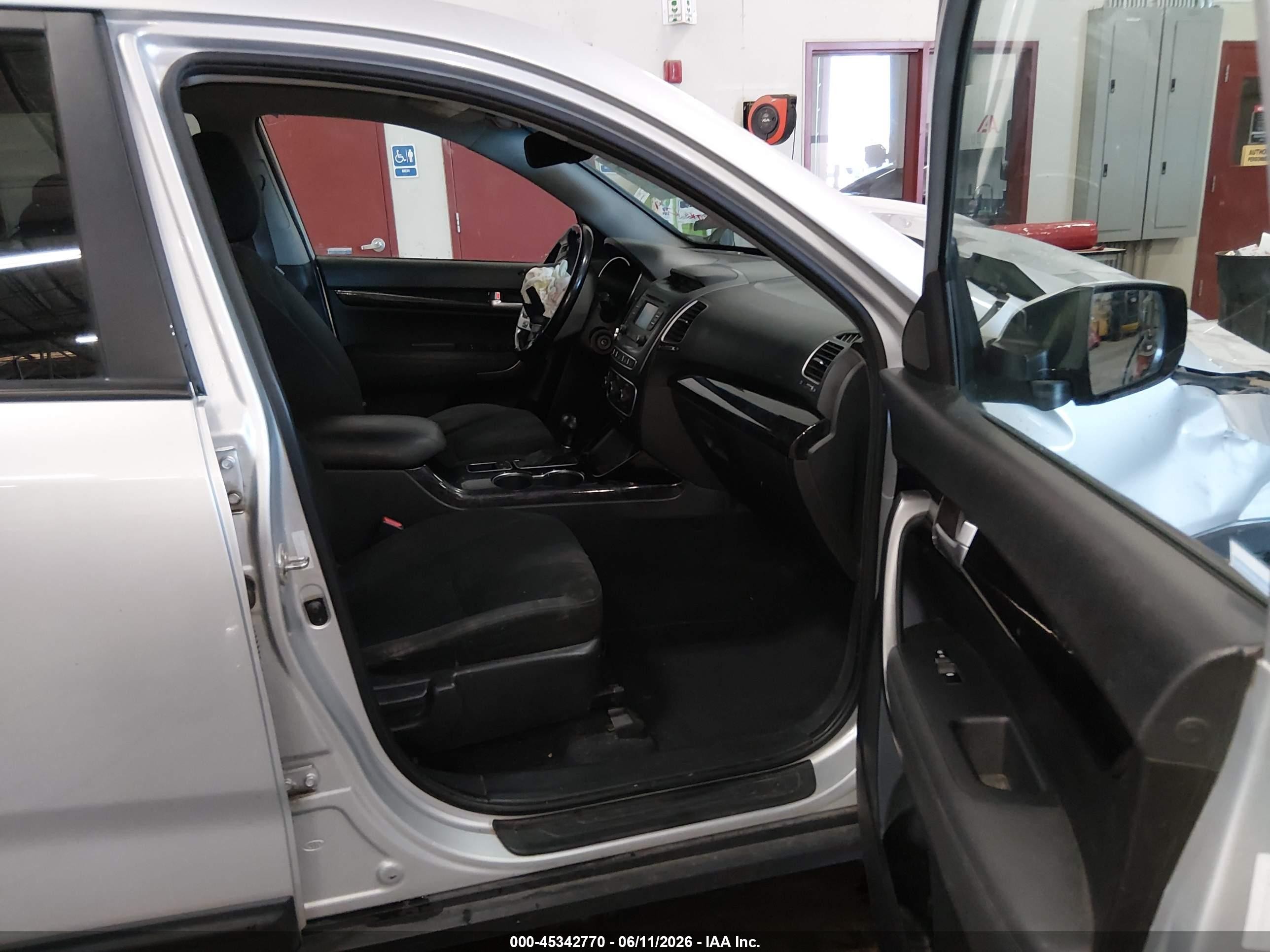 2014 Kia Sorento Lx Silver vin: 5XYKTCA63EG483845