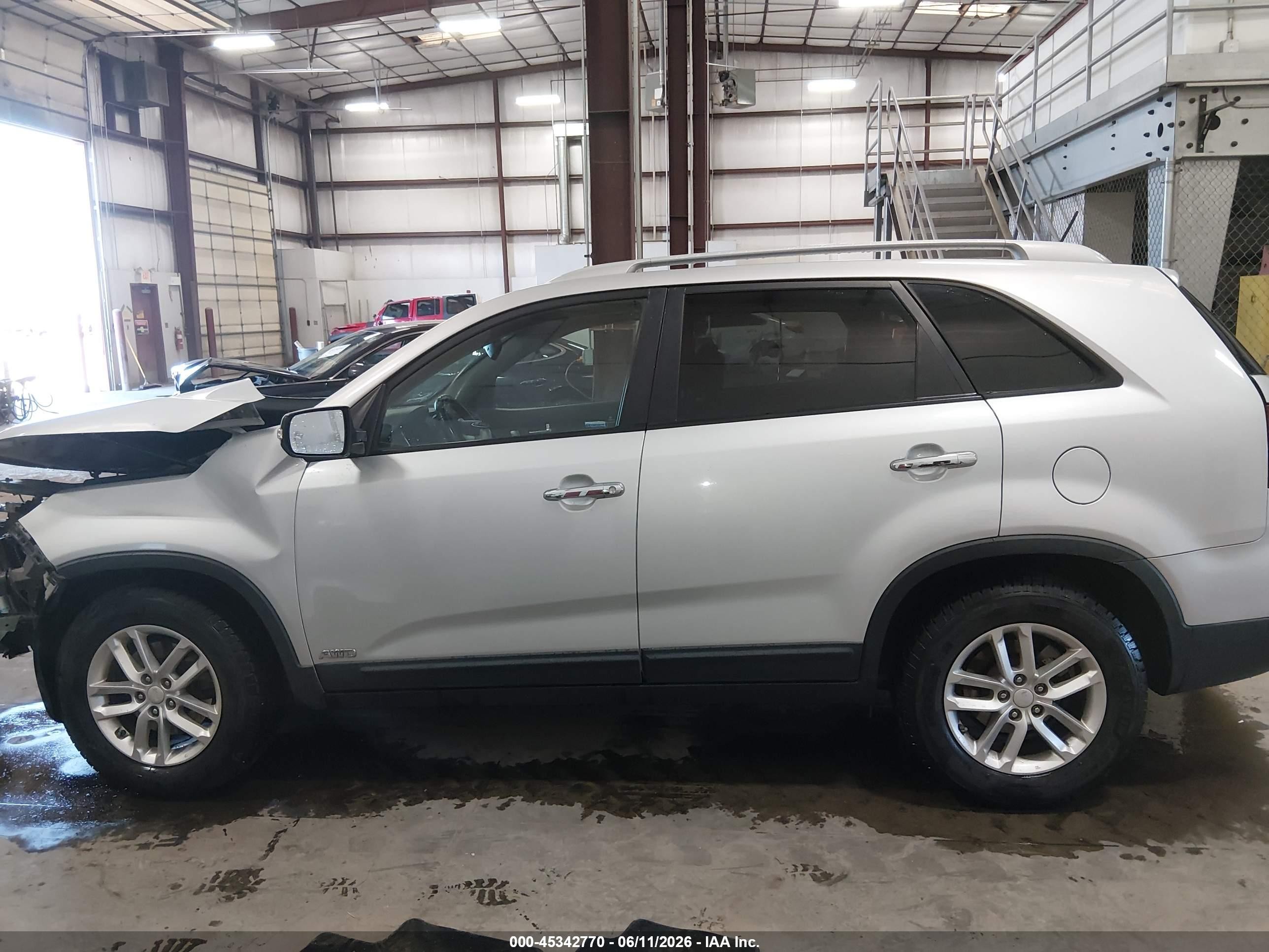 2014 Kia Sorento Lx Silver vin: 5XYKTCA63EG483845