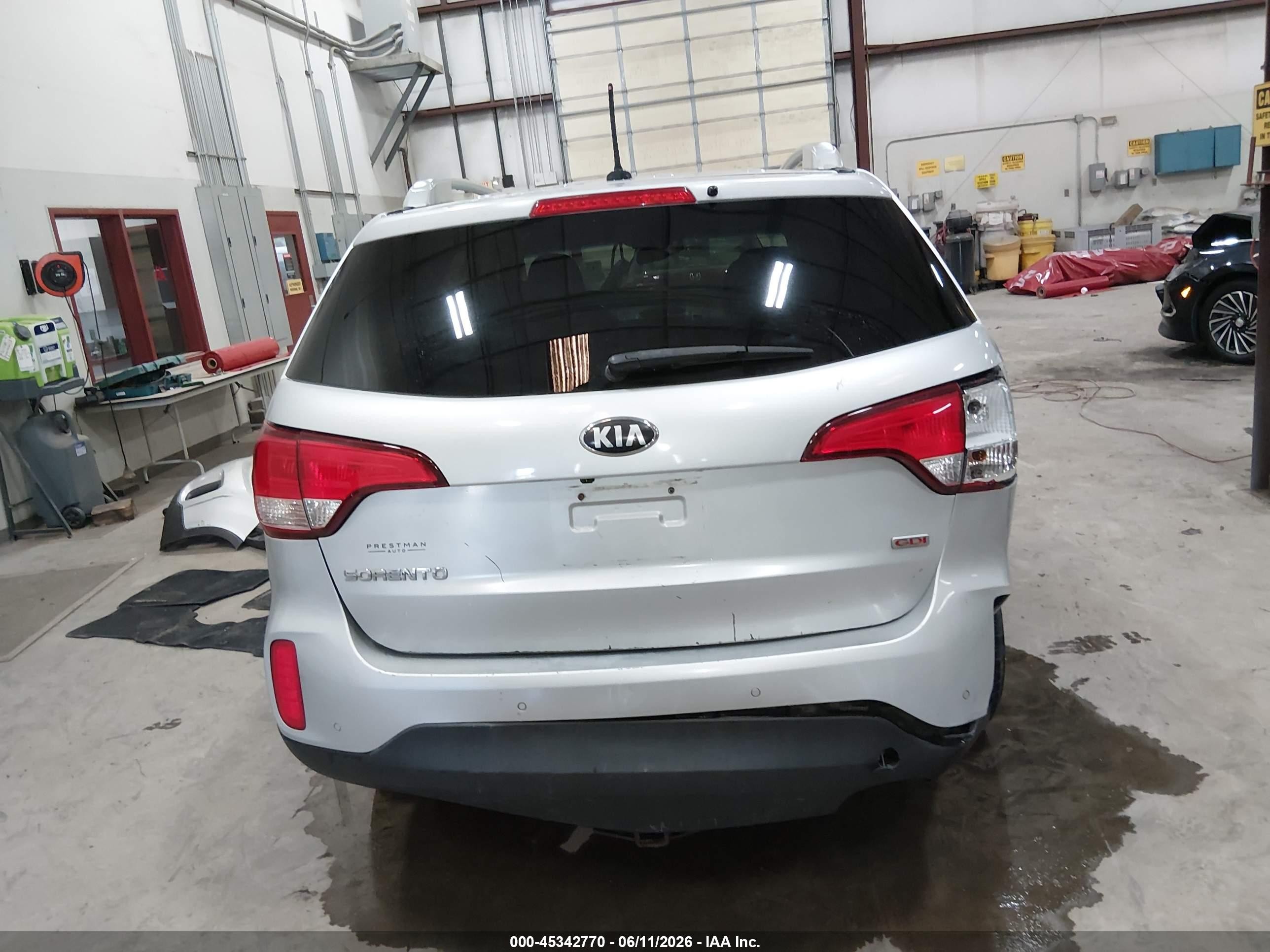 2014 Kia Sorento Lx Silver vin: 5XYKTCA63EG483845