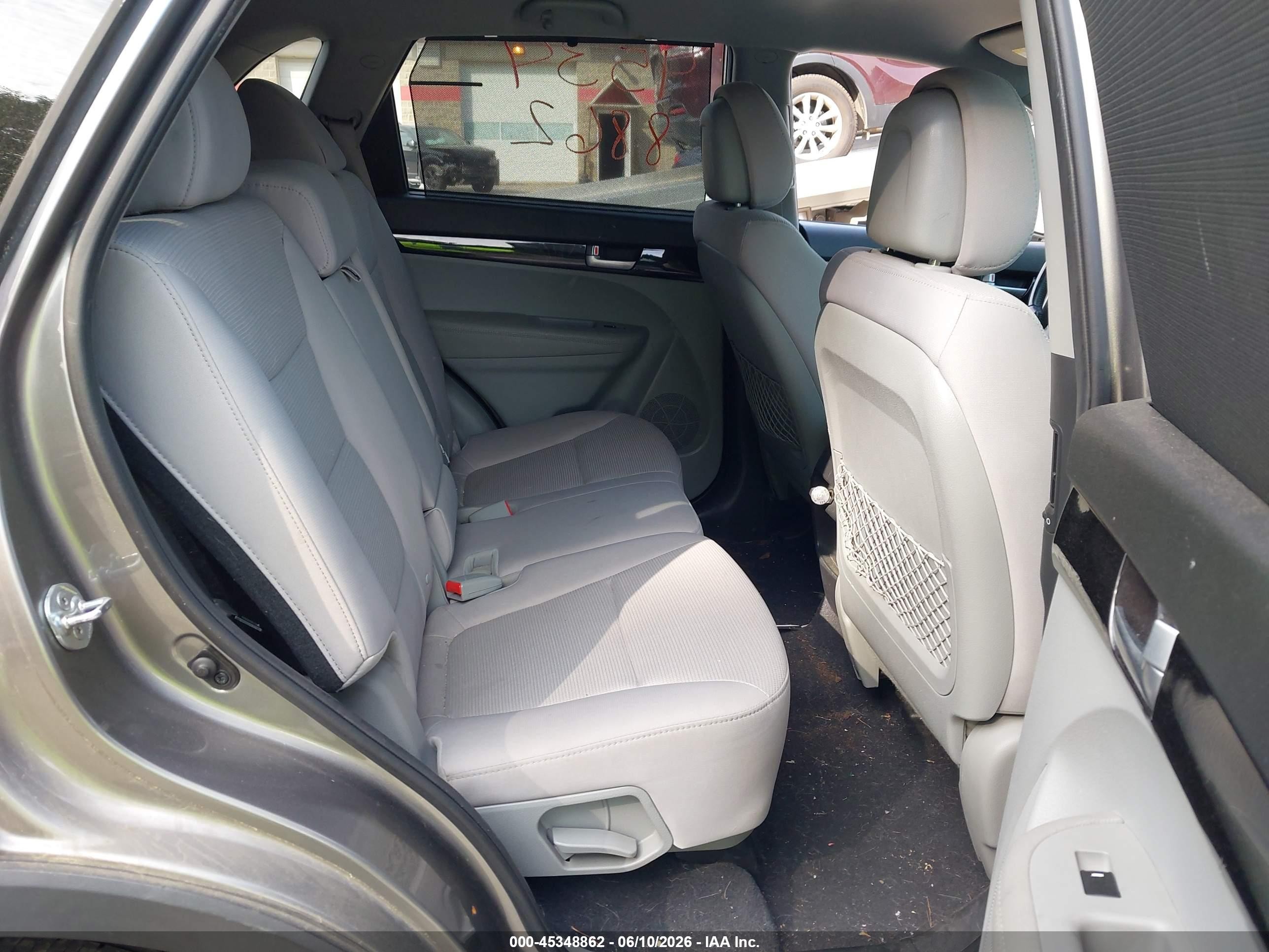 2014 Kia Sorento Lx Серый vin: 5XYKTCA63EG530582
