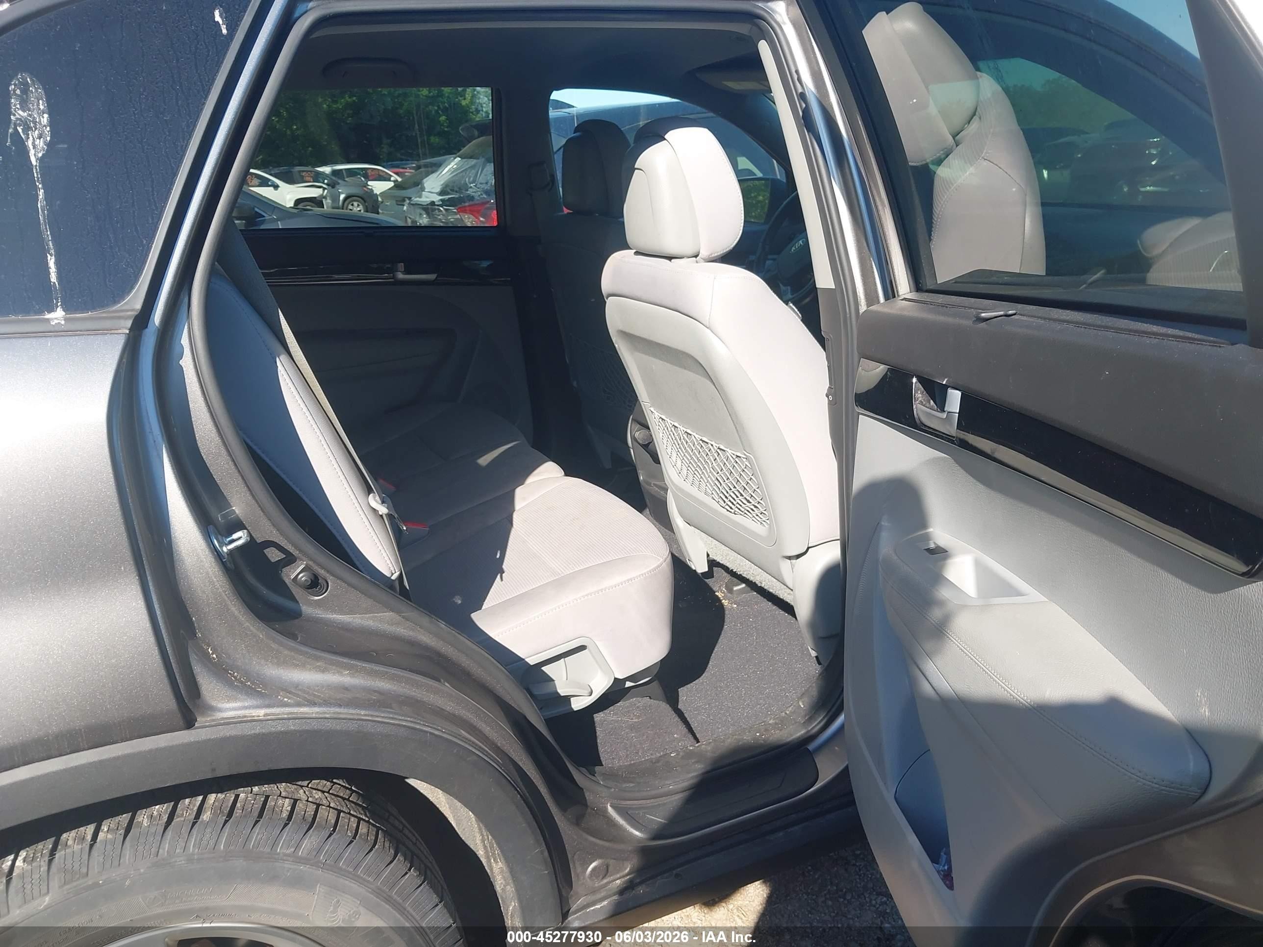 2015 Kia Sorento Lx Gray vin: 5XYKTCA63FG597538