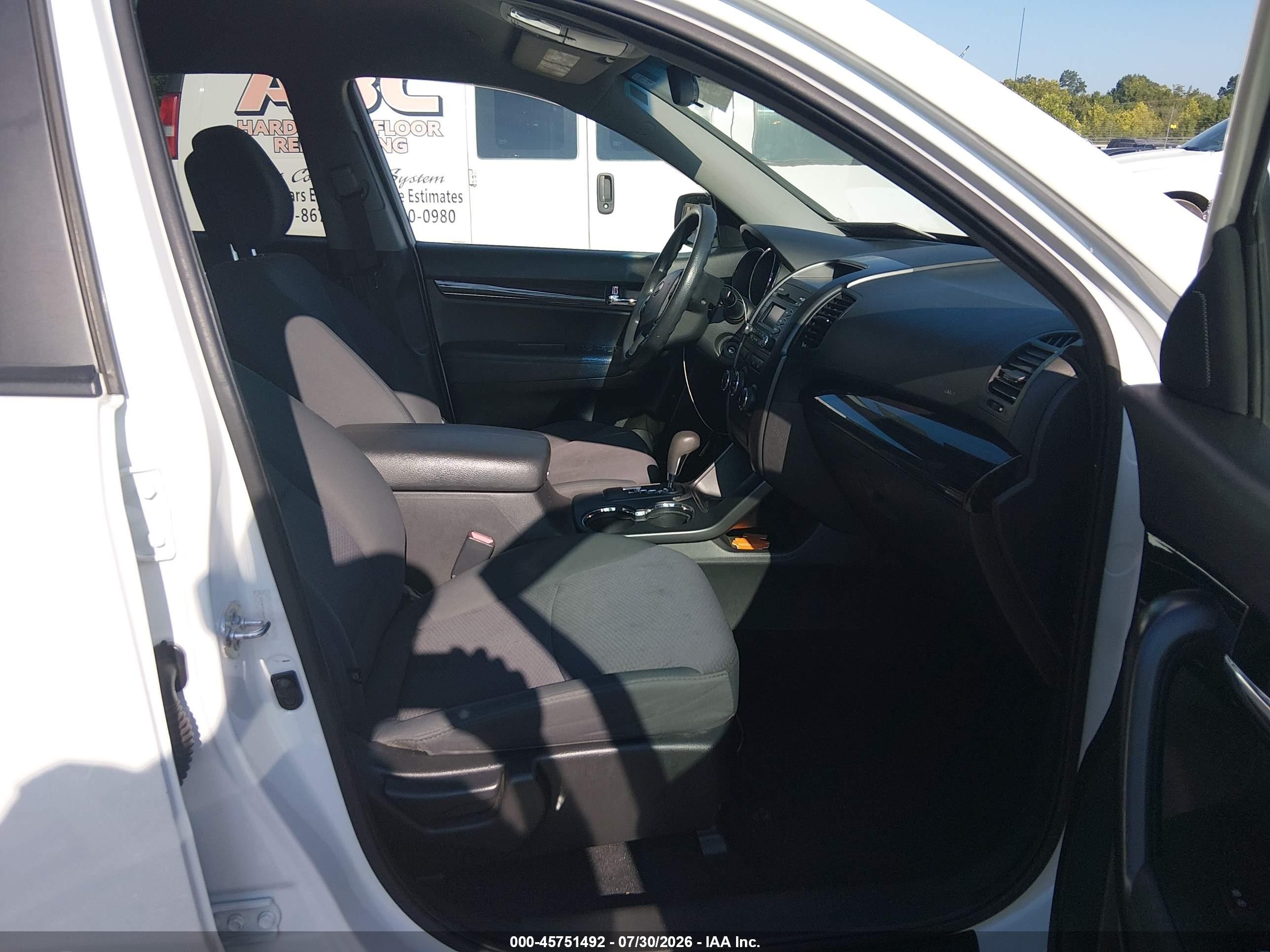 2012 Kia Sorento Lx White vin: 5XYKTCA64CG254734