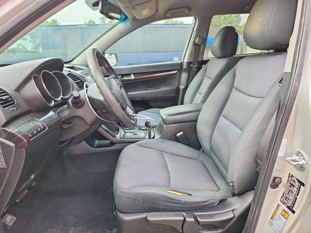2013 Kia Sorento Lx Серебряный vin: 5XYKTCA64DG401636