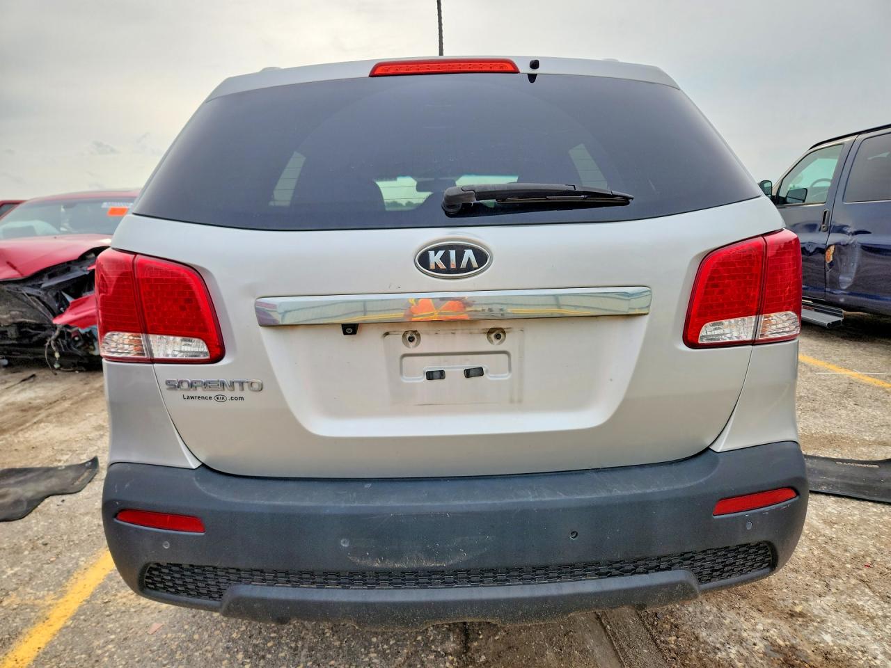 2013 Kia Sorento Lx Серебряный vin: 5XYKTCA64DG401636