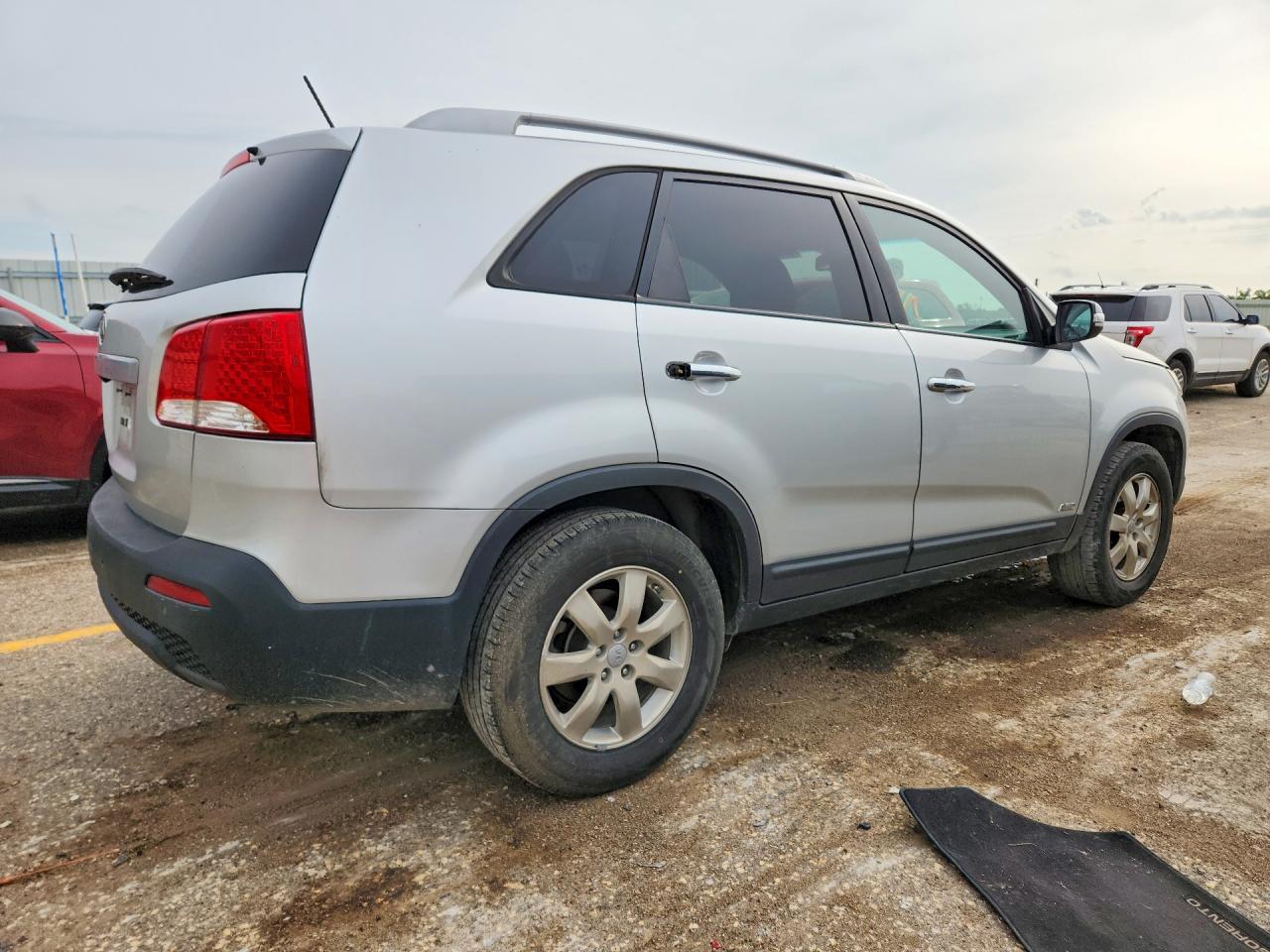 2013 Kia Sorento Lx Серебряный vin: 5XYKTCA64DG401636