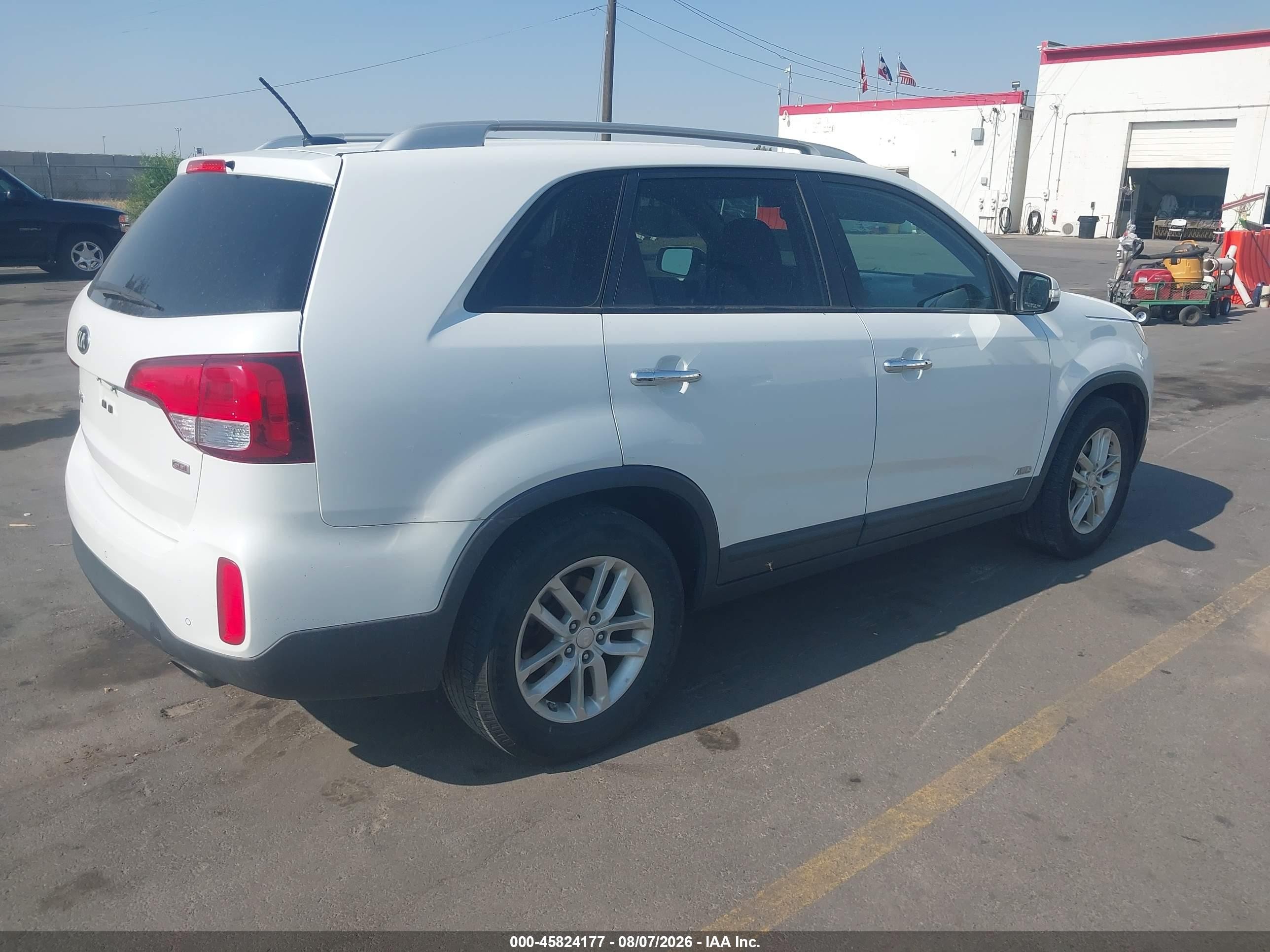 2015 Kia Sorento Lx White vin: 5XYKTCA64FG570669